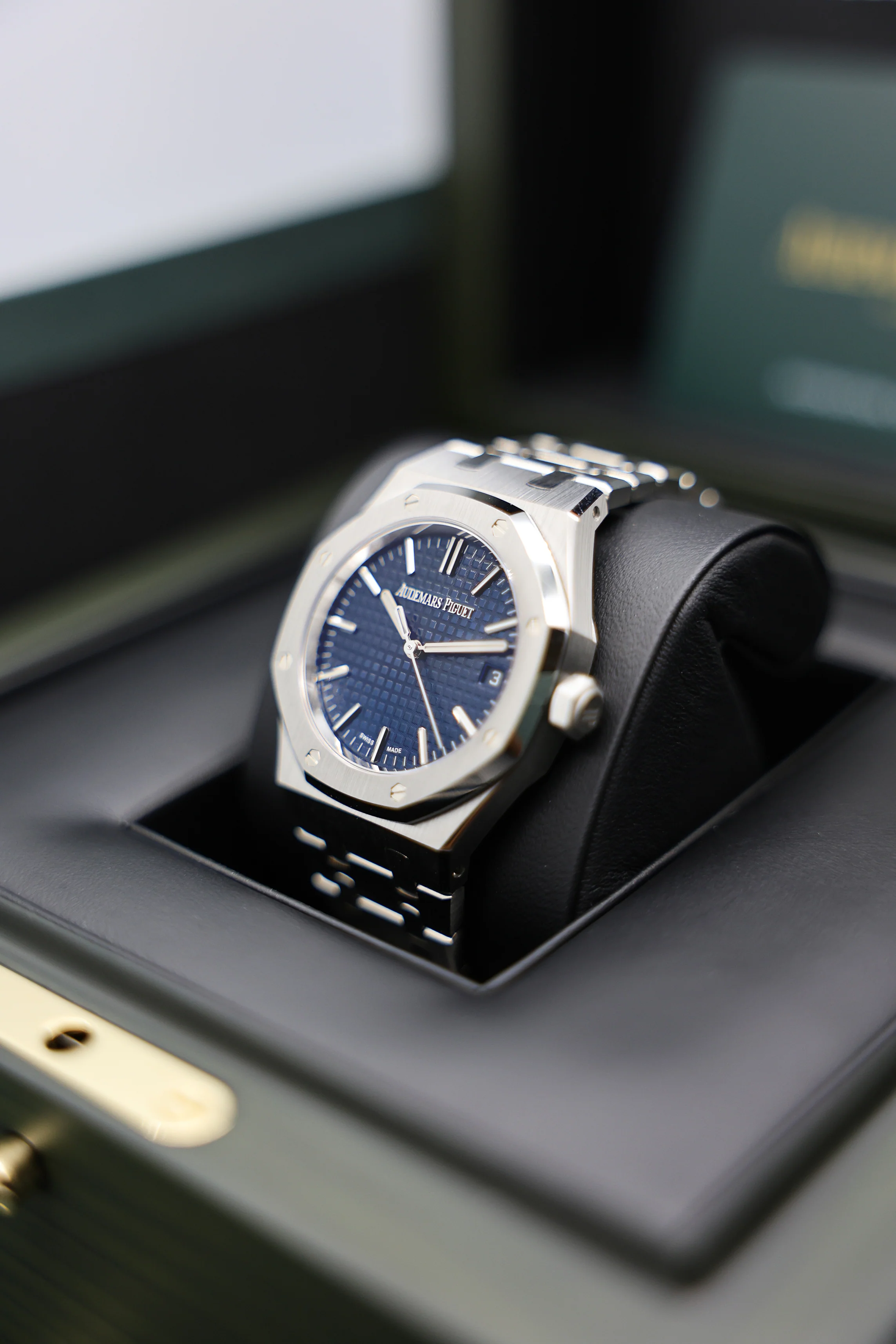 Audemars Piguet Royal Oak 37mm Blue 15550ST - Image 6