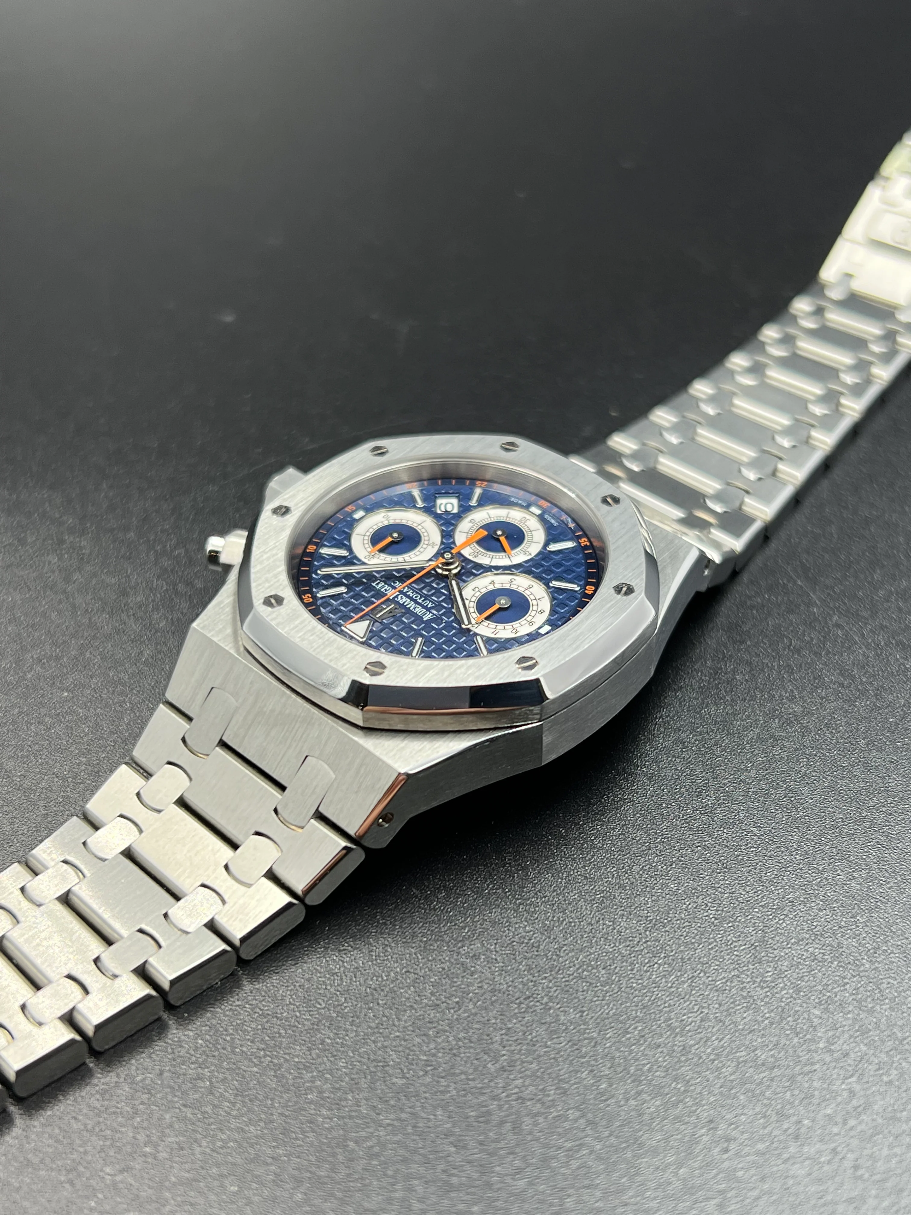 Audemars Piguet Royal Oak Chronograph Blue 39mm 26300ST 2010 [Preowned] - Image 12