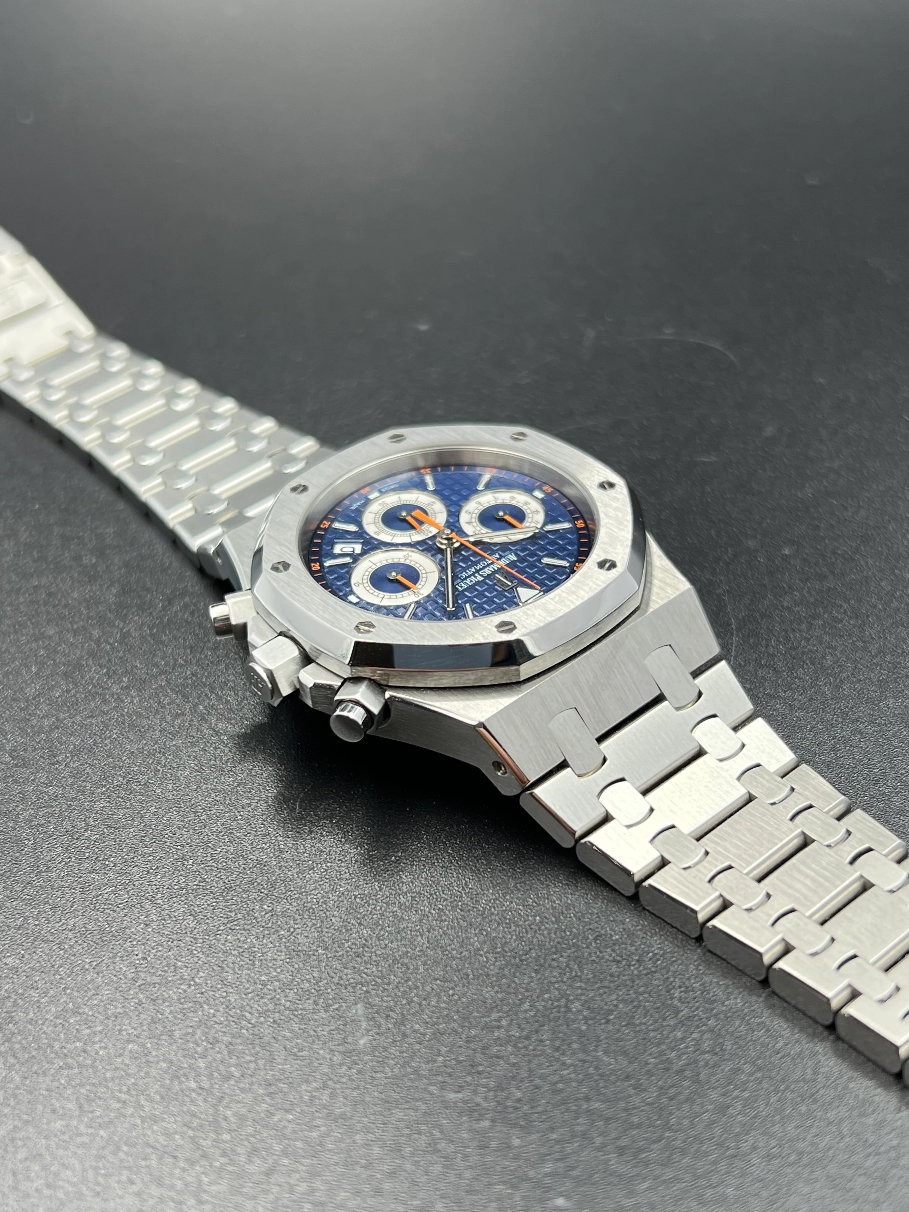 Audemars Piguet Royal Oak Chronograph Blue 39mm 26300ST 2010 [Preowned] - Image 13