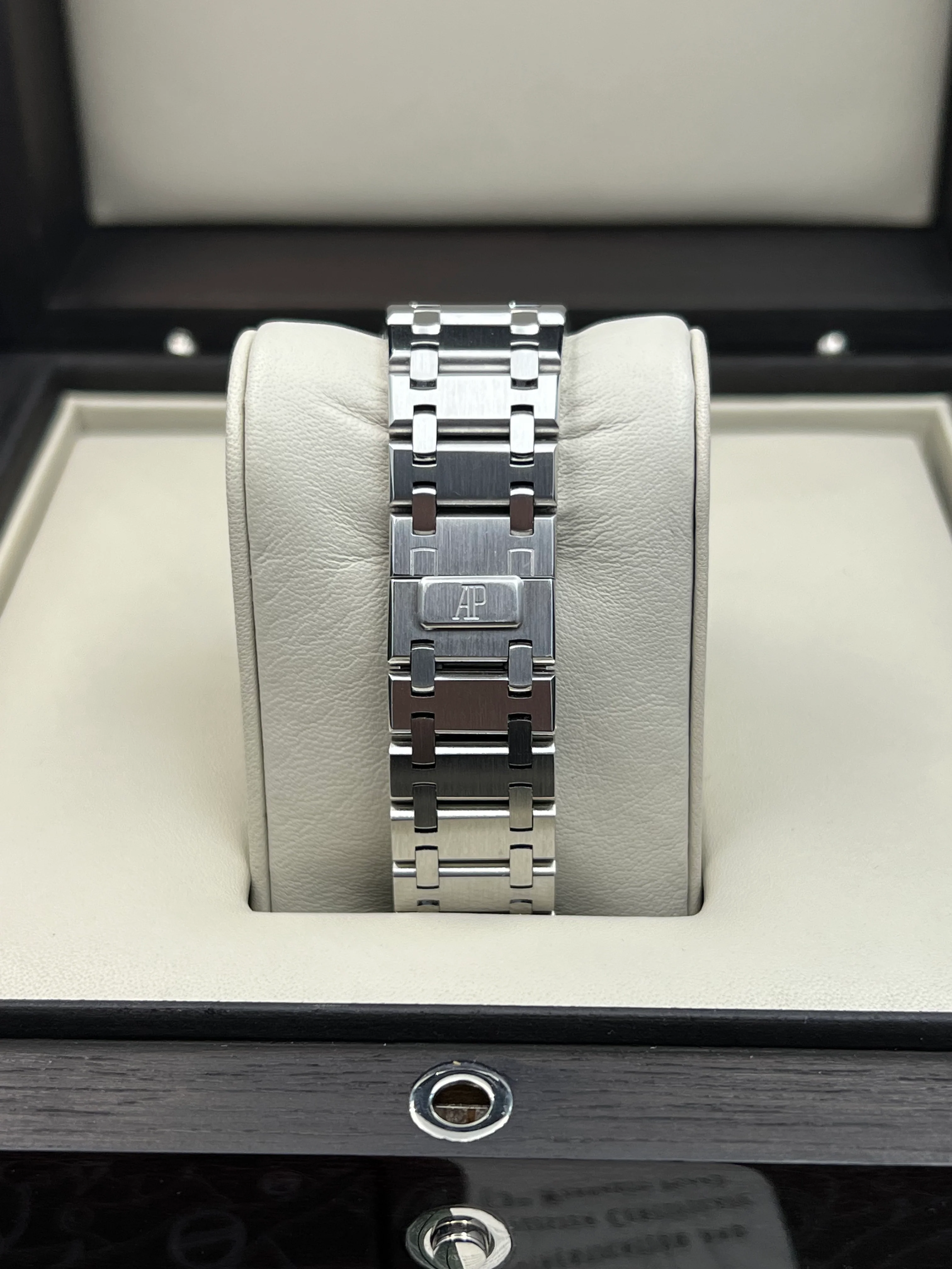 Audemars Piguet Royal Oak Chronograph Blue 39mm 26300ST 2010 [Preowned] - Image 16
