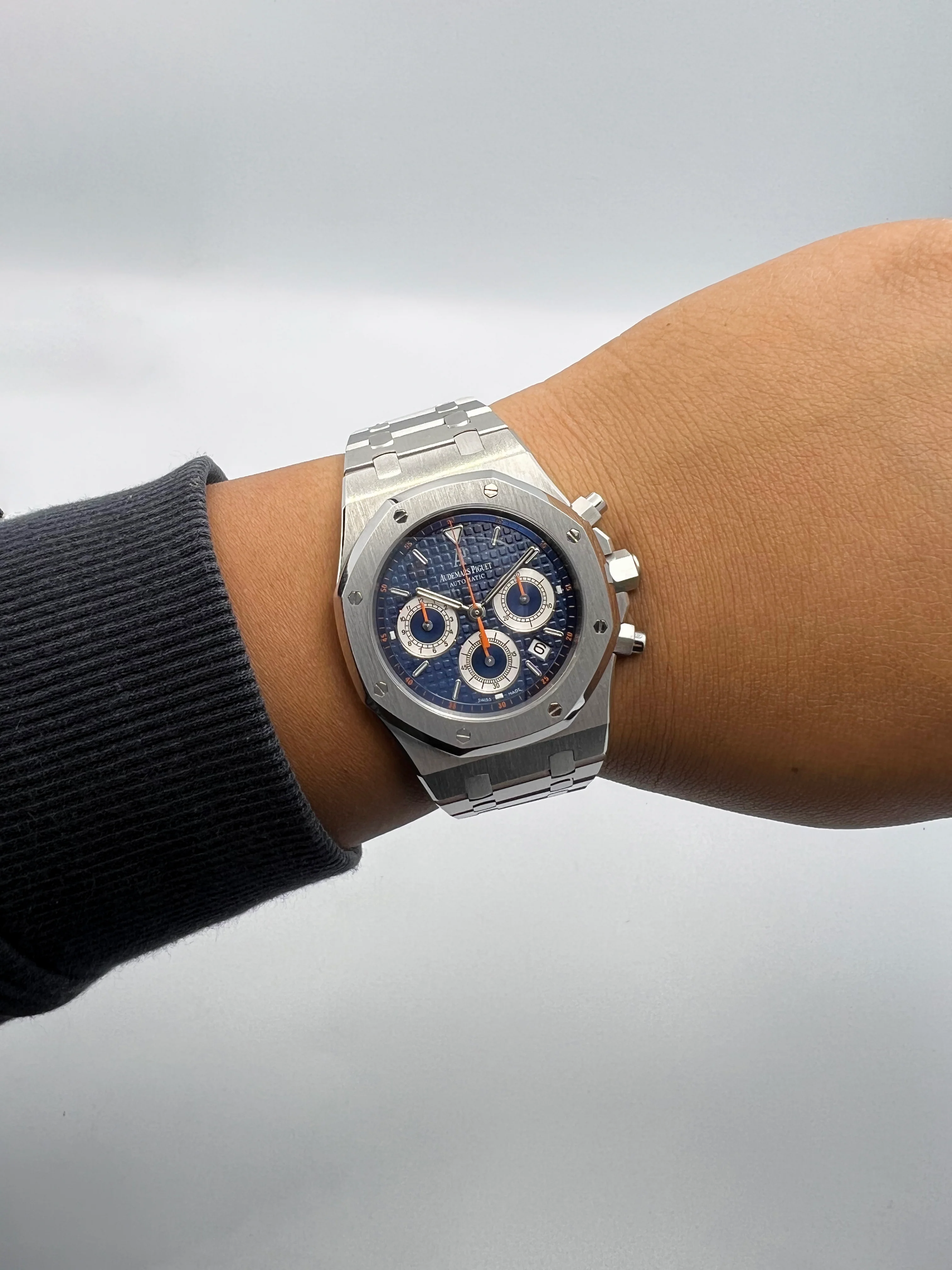 Audemars Piguet Royal Oak Chronograph Blue 39mm 26300ST 2010 [Preowned] - Image 5