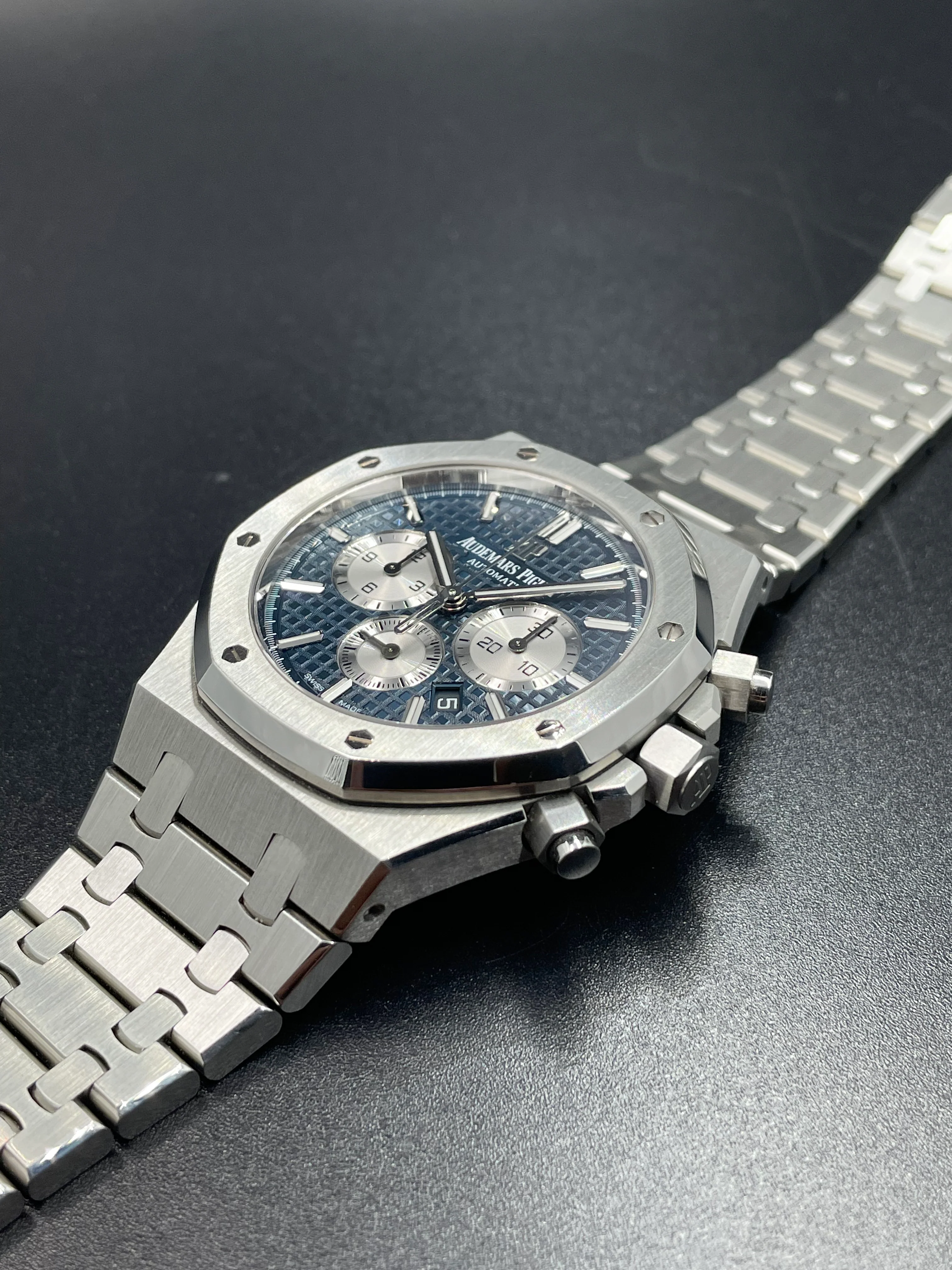 Audemars Piguet Royal Oak Chronograph Blue 41mm 26331ST 2018 [Preowned] - Image 12