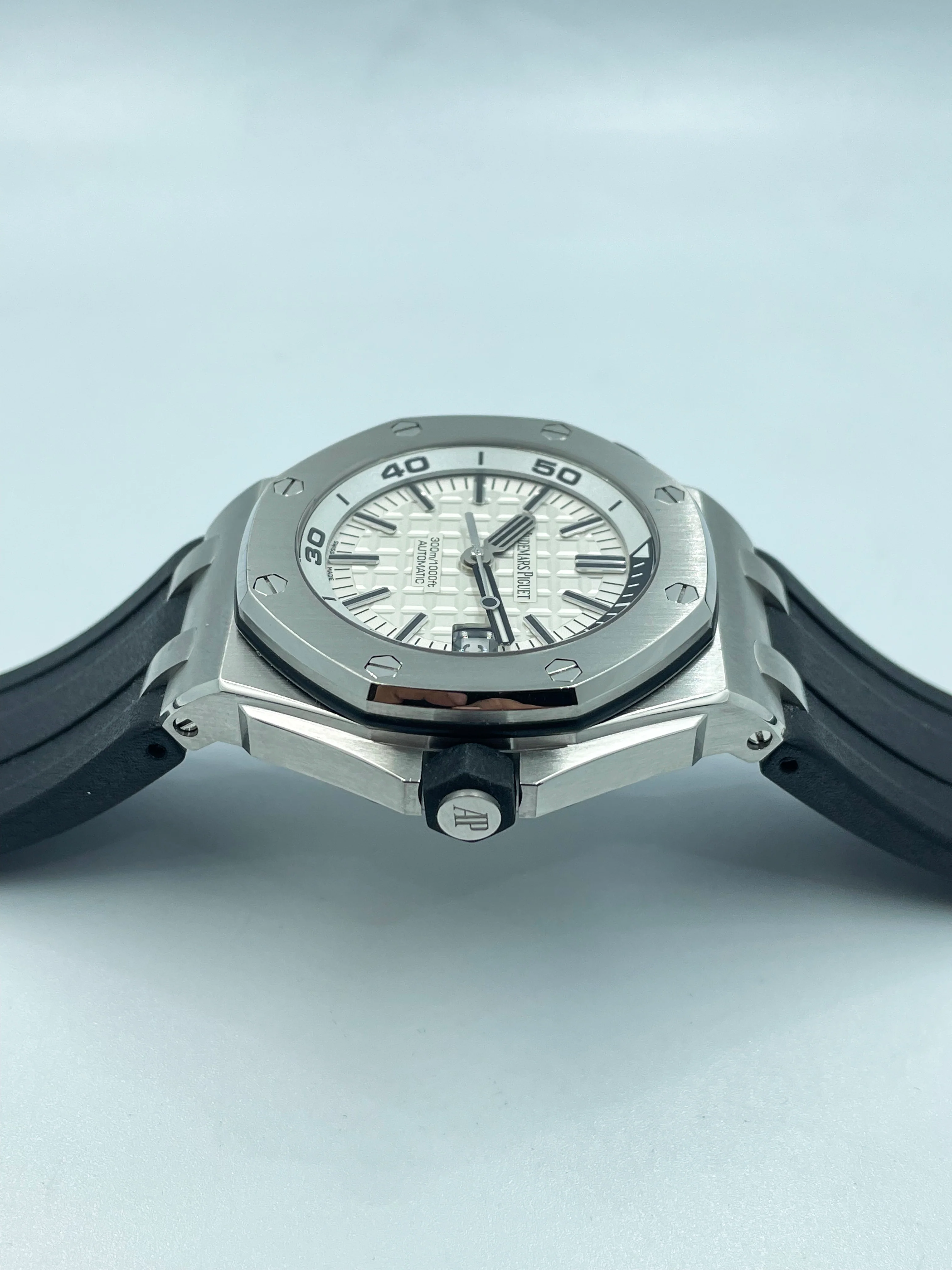 Audemars Piguet Royal Oak Offshore Diver 15710ST 42mm 2017 [Preowned] - Image 11