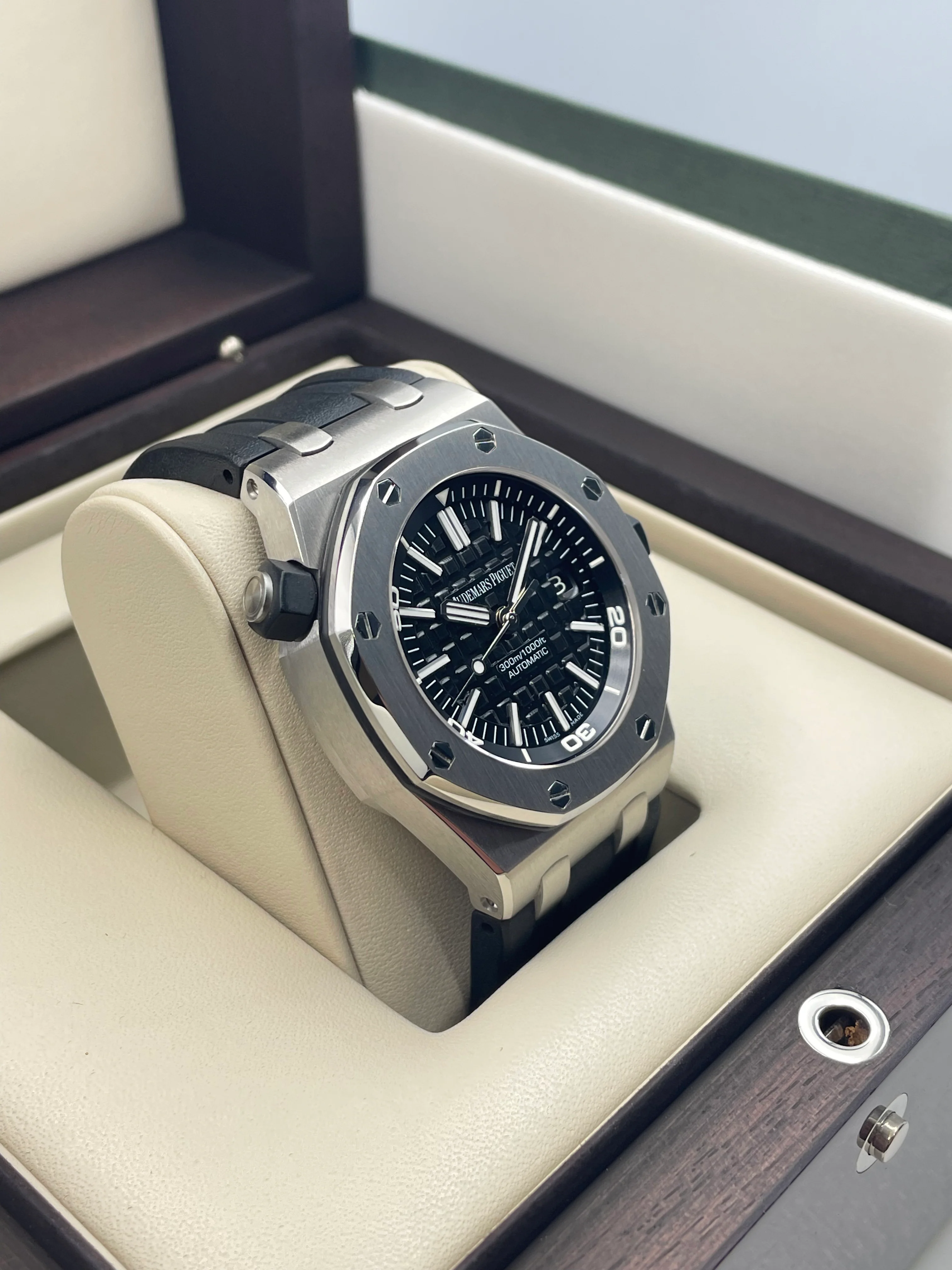 Audemars Piguet Royal Oak Offshore Diver 15703ST 42mm 2012 [Preowned] - Image 5