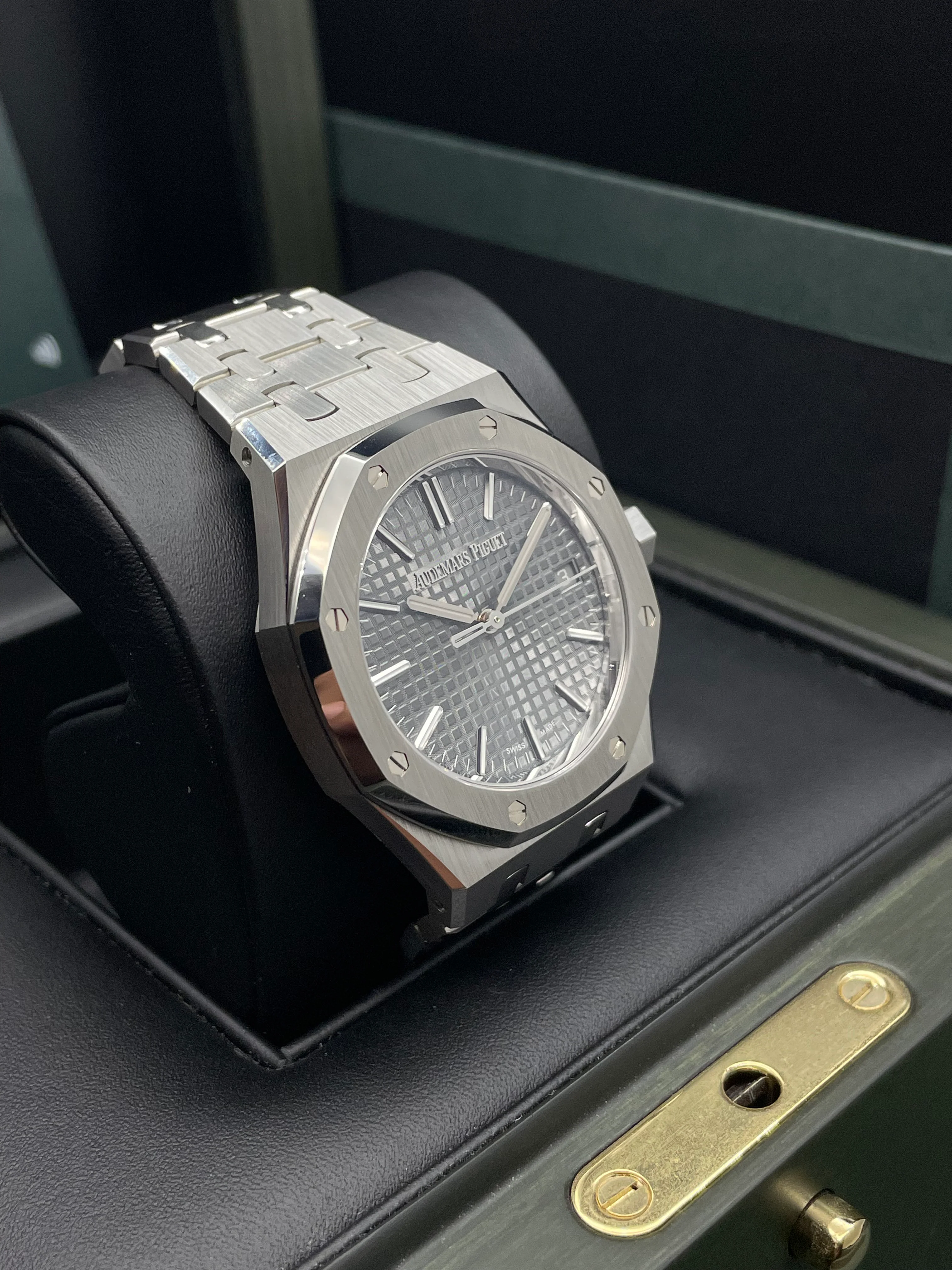 Audemars Piguet Royal Oak Steel Auto 37mm 15550ST 2023 [Preowned] - Image 5