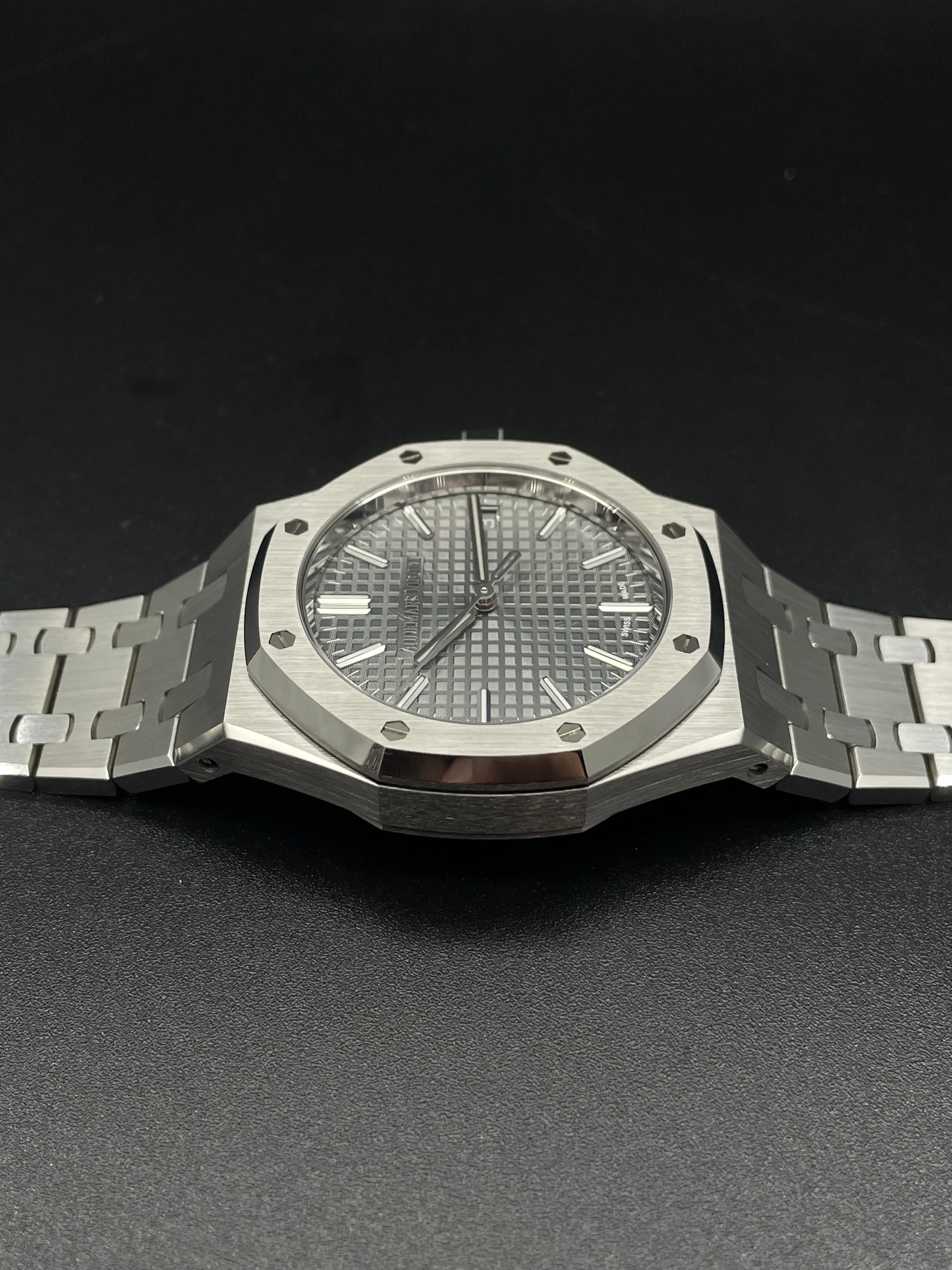 Audemars Piguet Royal Oak Steel Auto 37mm 15550ST 2023 [Preowned] - Image 8