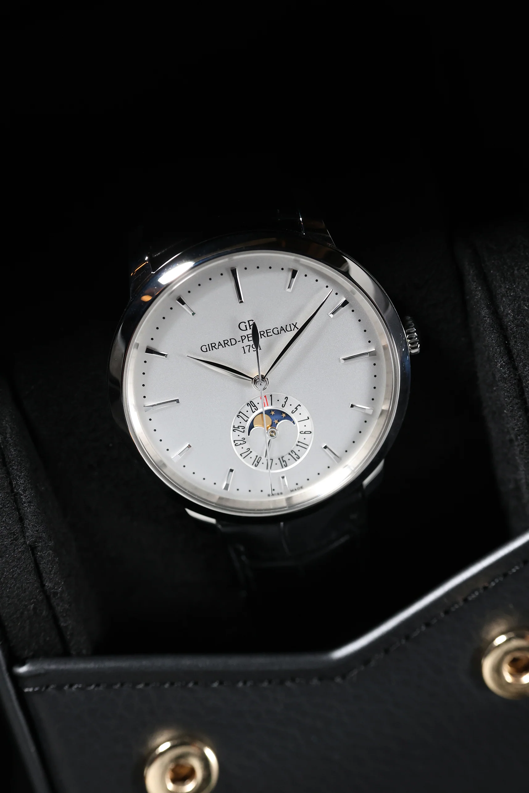 Girard Perregaux 1966 Date and Moon Phase - 40mm 49545-11-131-BB60 - Image 9
