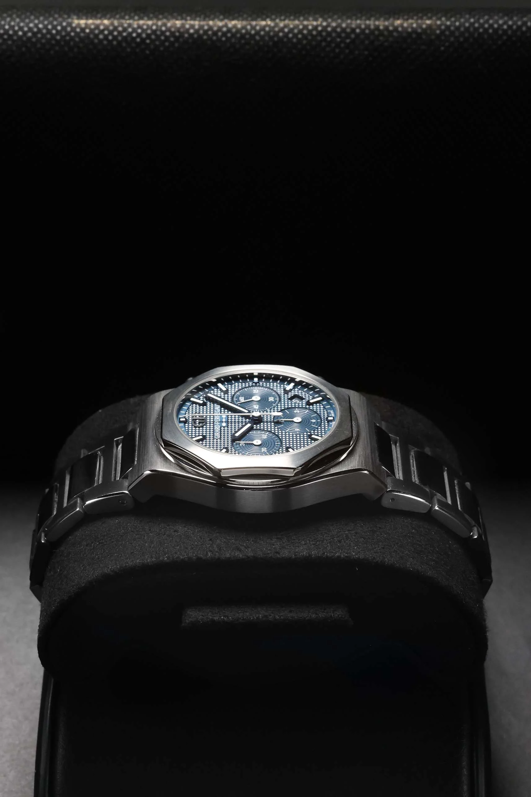 Girard Perregaux Laureato Chronograph - Blue 42mm 81020-11-431-11A - Image 11