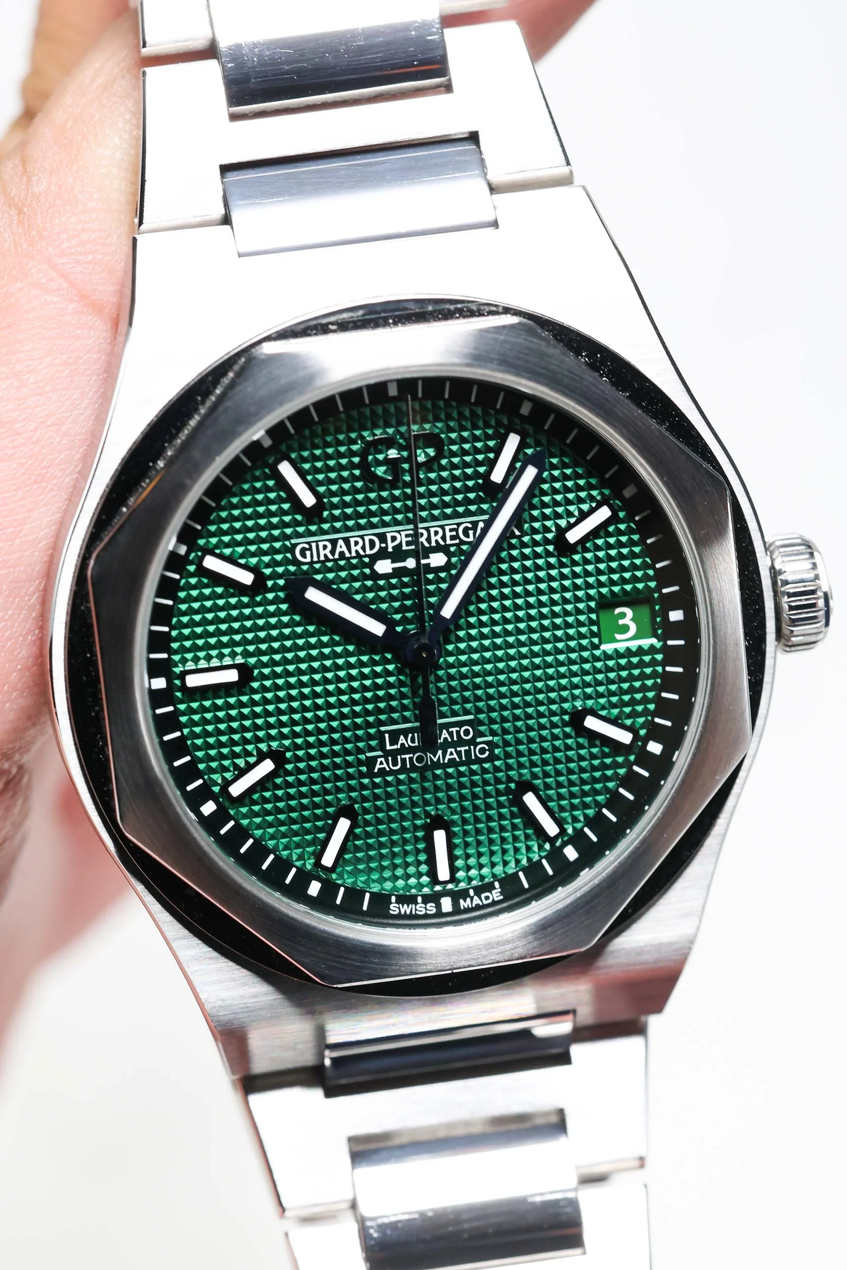 Girard Perregaux Laureato Green 42mm 81010-11-3153-1CM 2022 [Preowned] - Image 7