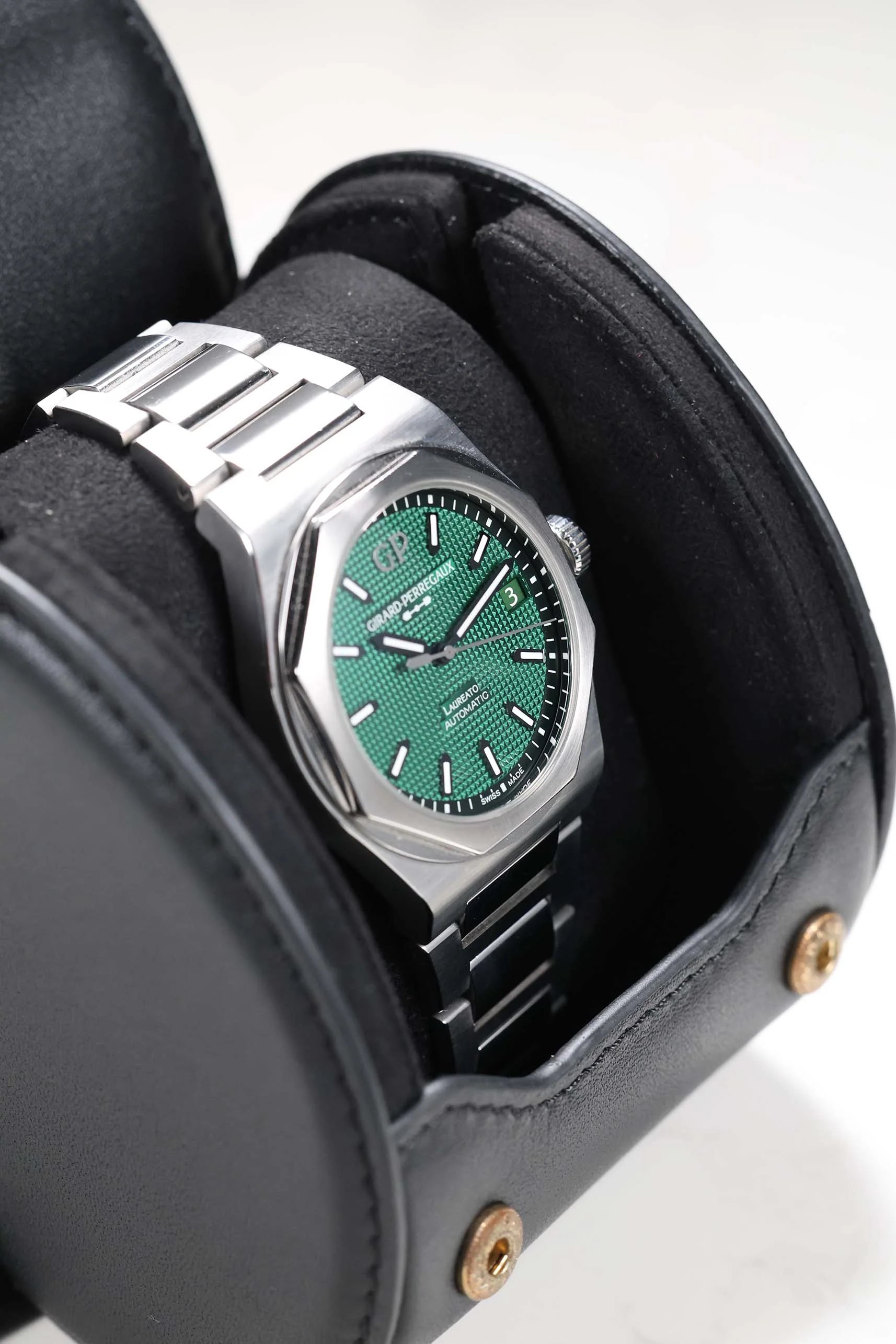 Girard Perregaux Laureato Green 42mm 81010-11-3153-1CM 2022 [Preowned] - Image 9