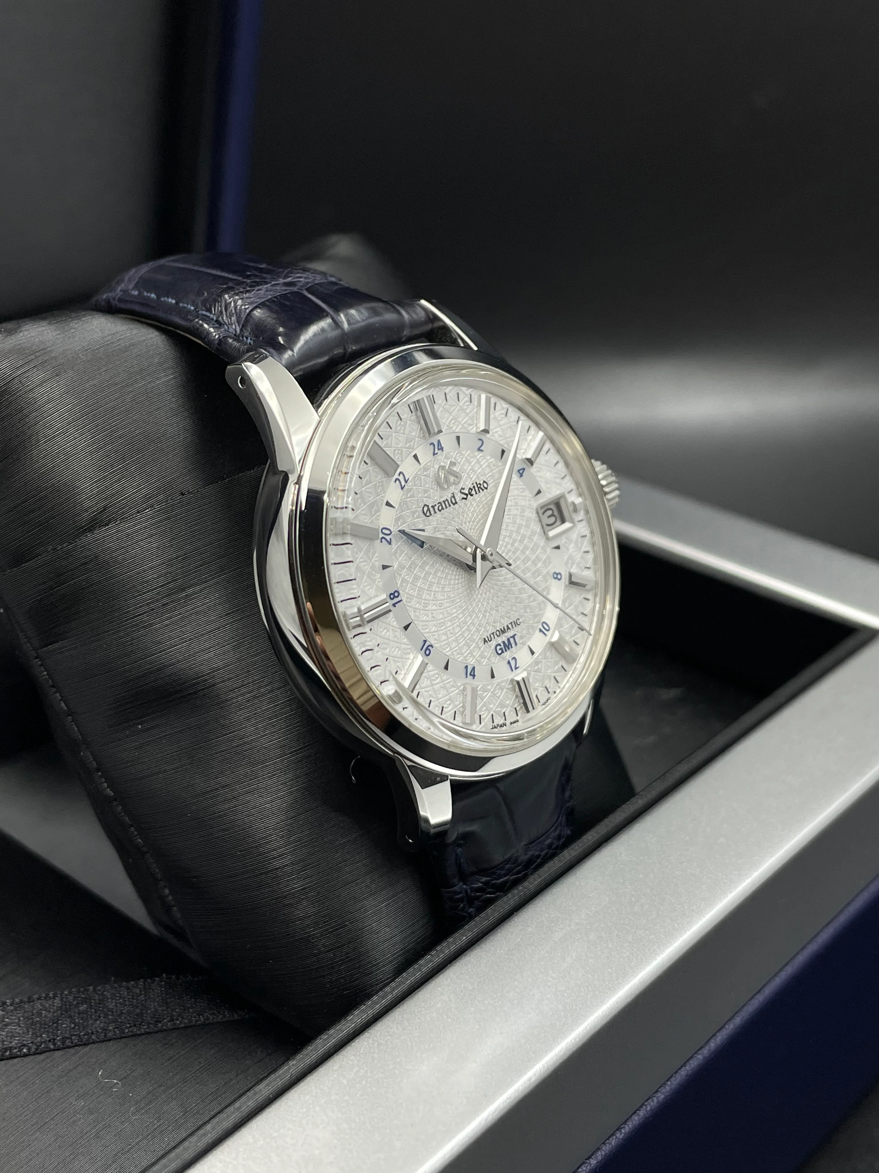 Grand Seiko Elegance SBGM235 'Kiku' 9S GMT 20th Anniversary LE 39.5mm 2018 [Preowned] - Image 9