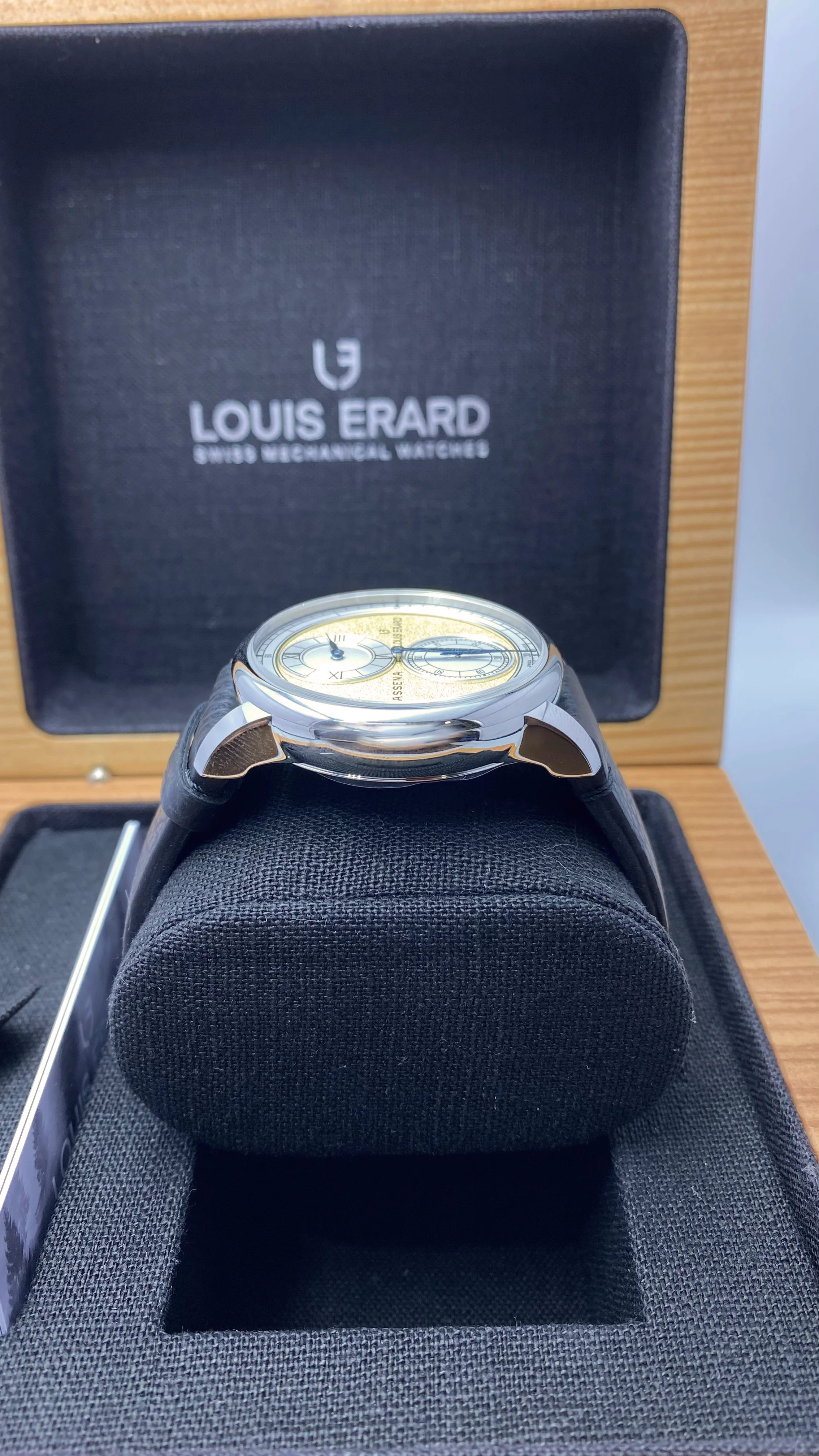 Louis Erard Le Régulateur x Massena LAB Gold 42mm - Image 10