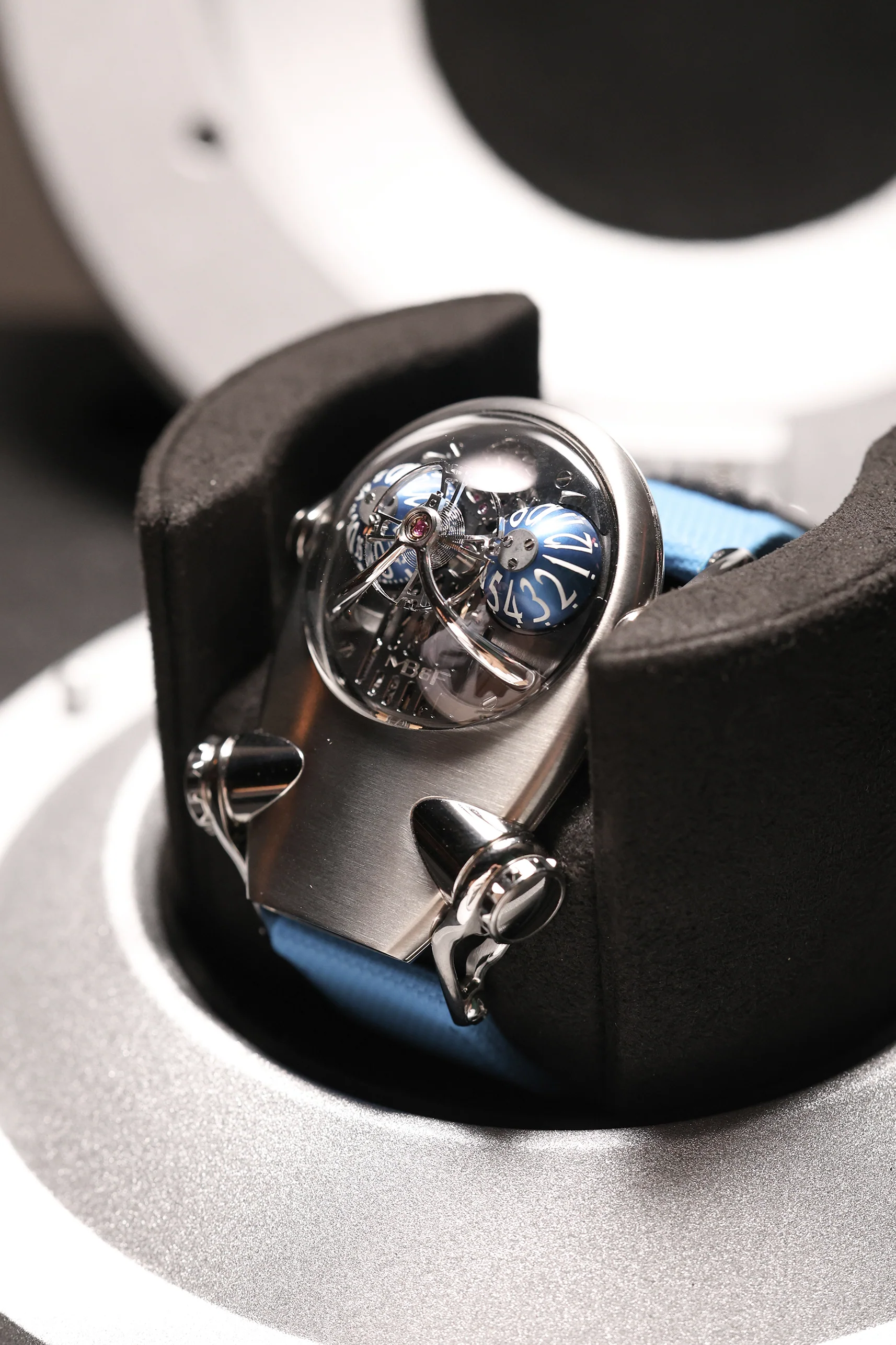 MB&F HM10 Bulldog Titanium 2024 [Preowned] - Image 11