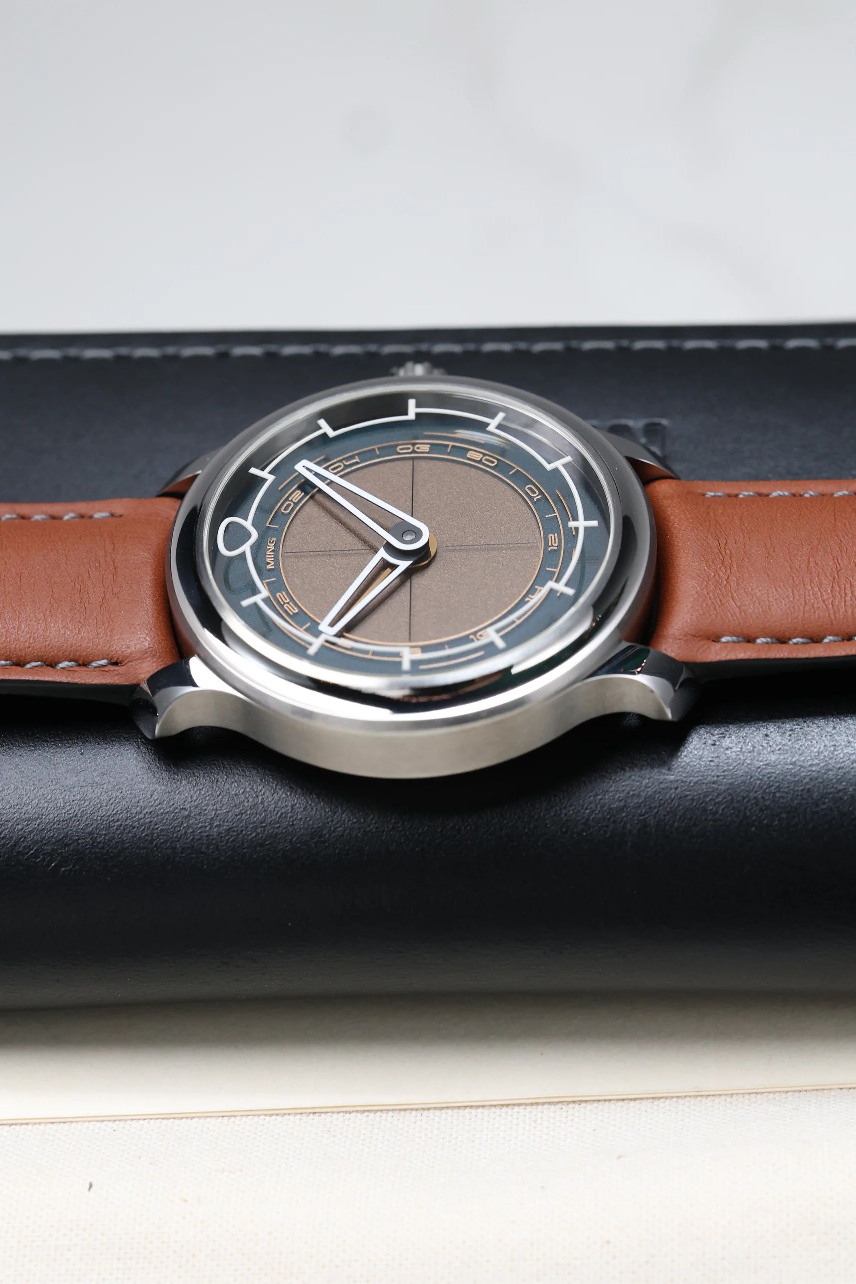 MING 22.01 GMT Gilt  - 38mm 2023 [Preowned] - Image 15