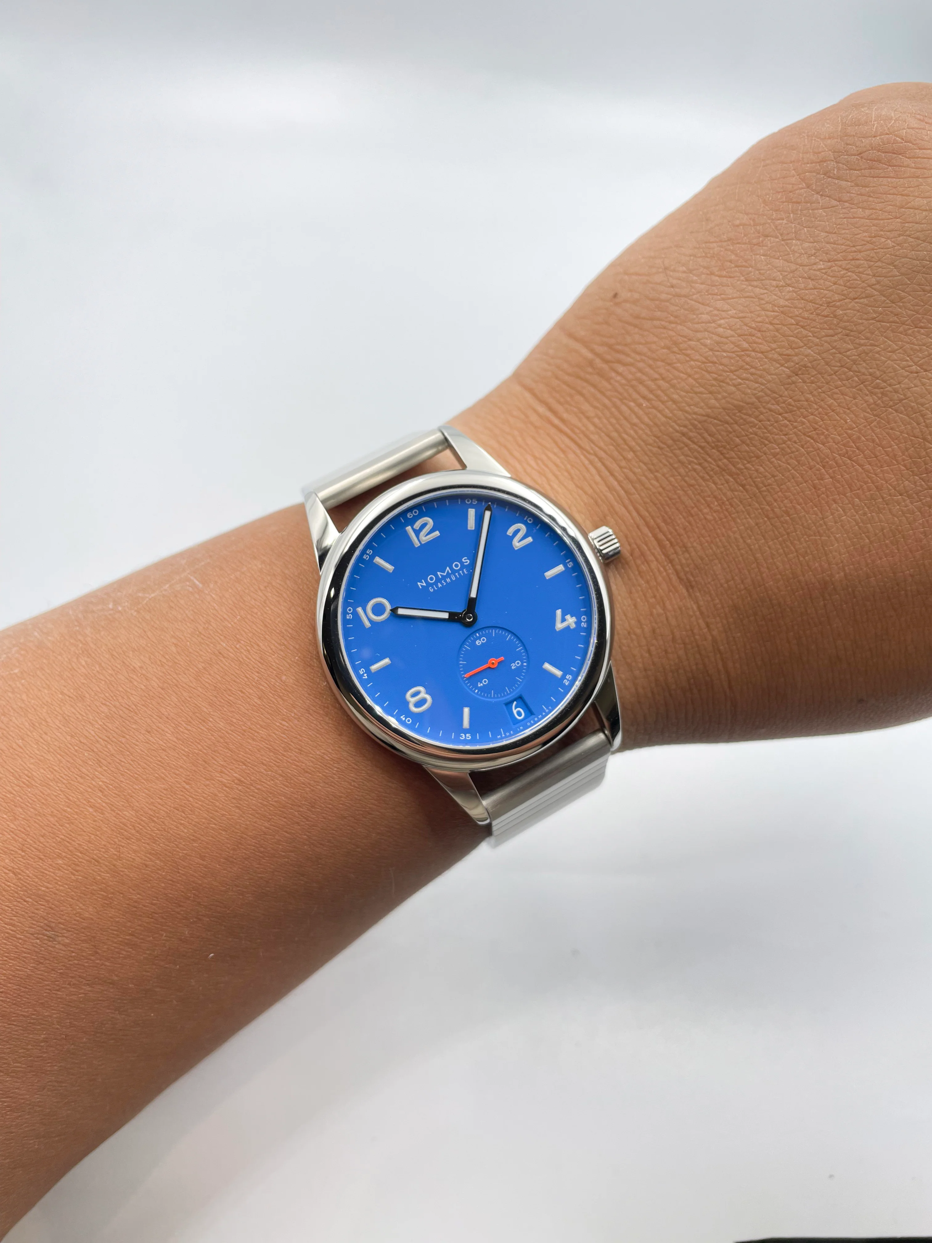 NOMOS Glashütte Club Automatic Date Signal Blue 41.5mm - Image 2