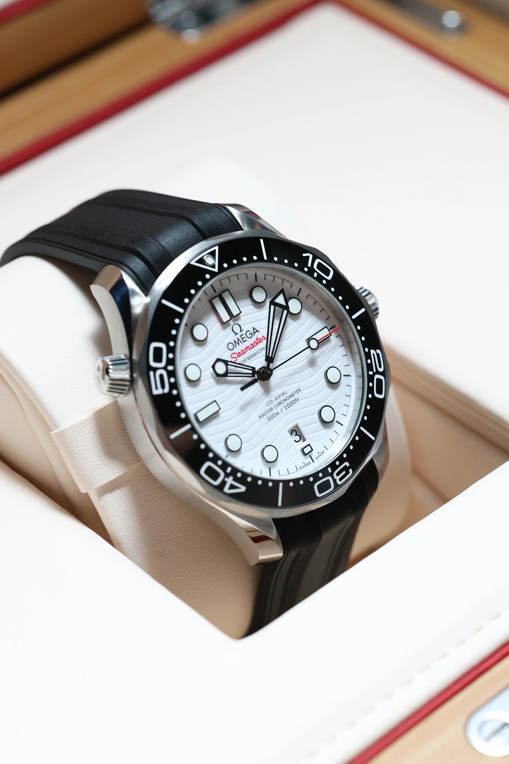 Omega Diver 300m Co-Axial Master Chronometer 42mm - Image 10