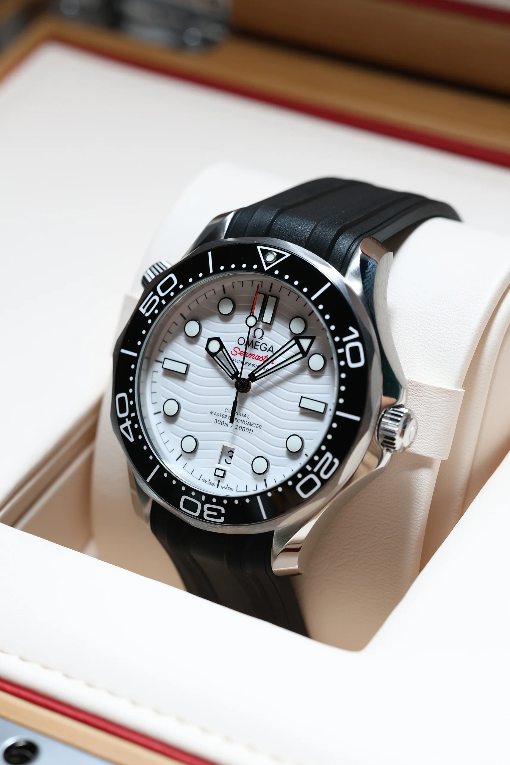 Omega Diver 300m Co-Axial Master Chronometer 42mm - Image 9