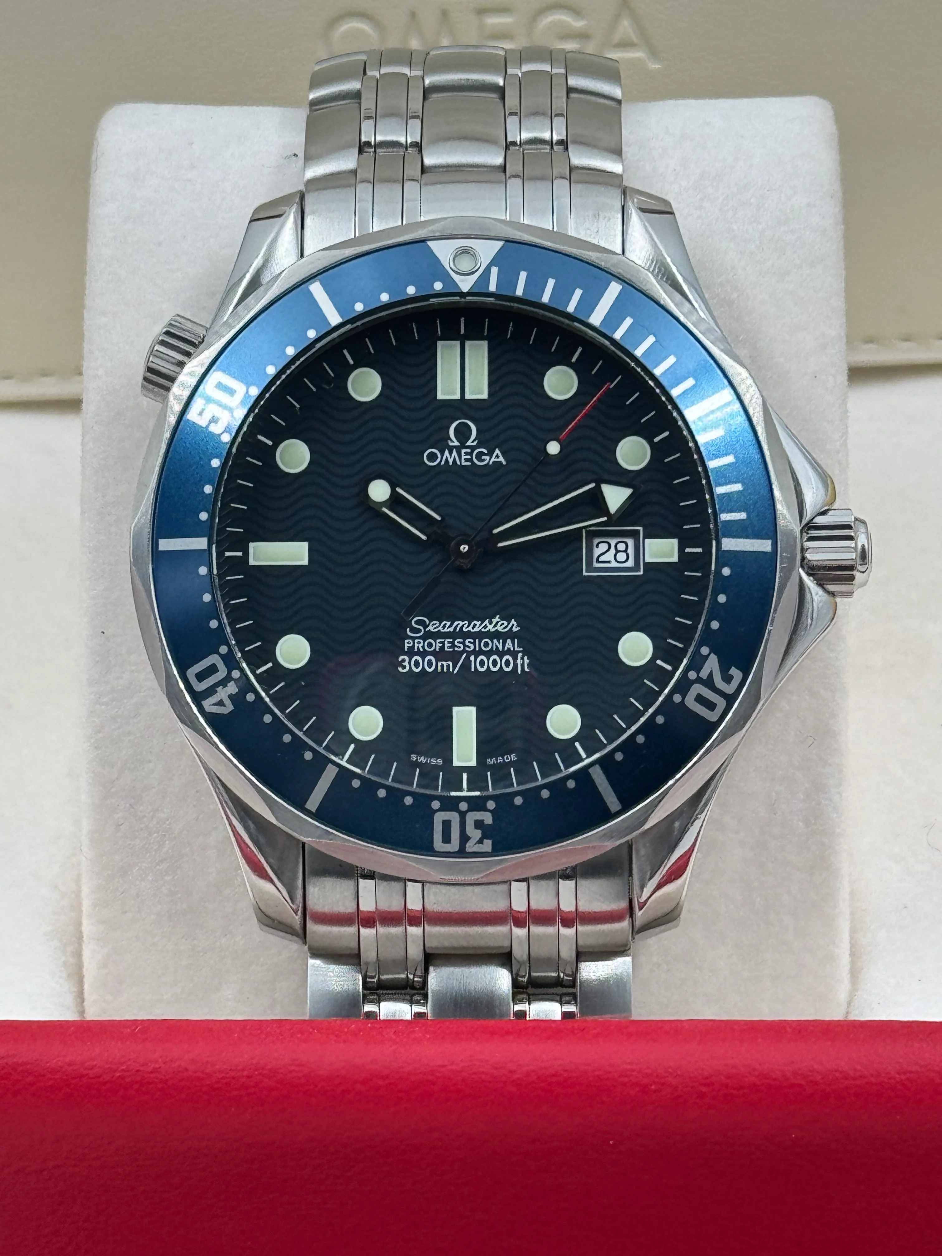 Omega Seamaster Diver 300m GoldenEye 007 41mm 2005 [Preowned] - Image 3