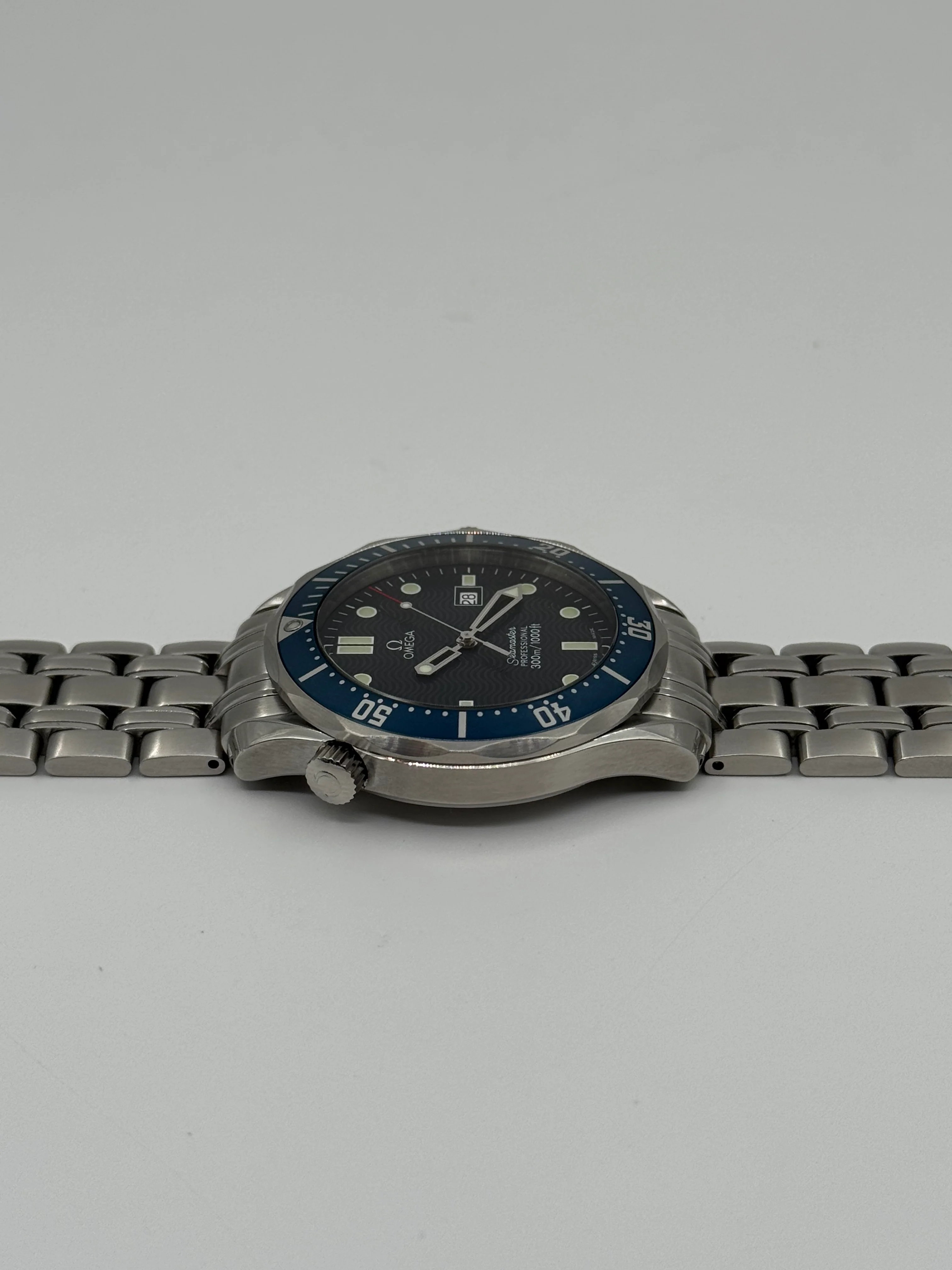 Omega Seamaster Diver 300m GoldenEye 007 41mm 2005 [Preowned] - Image 8