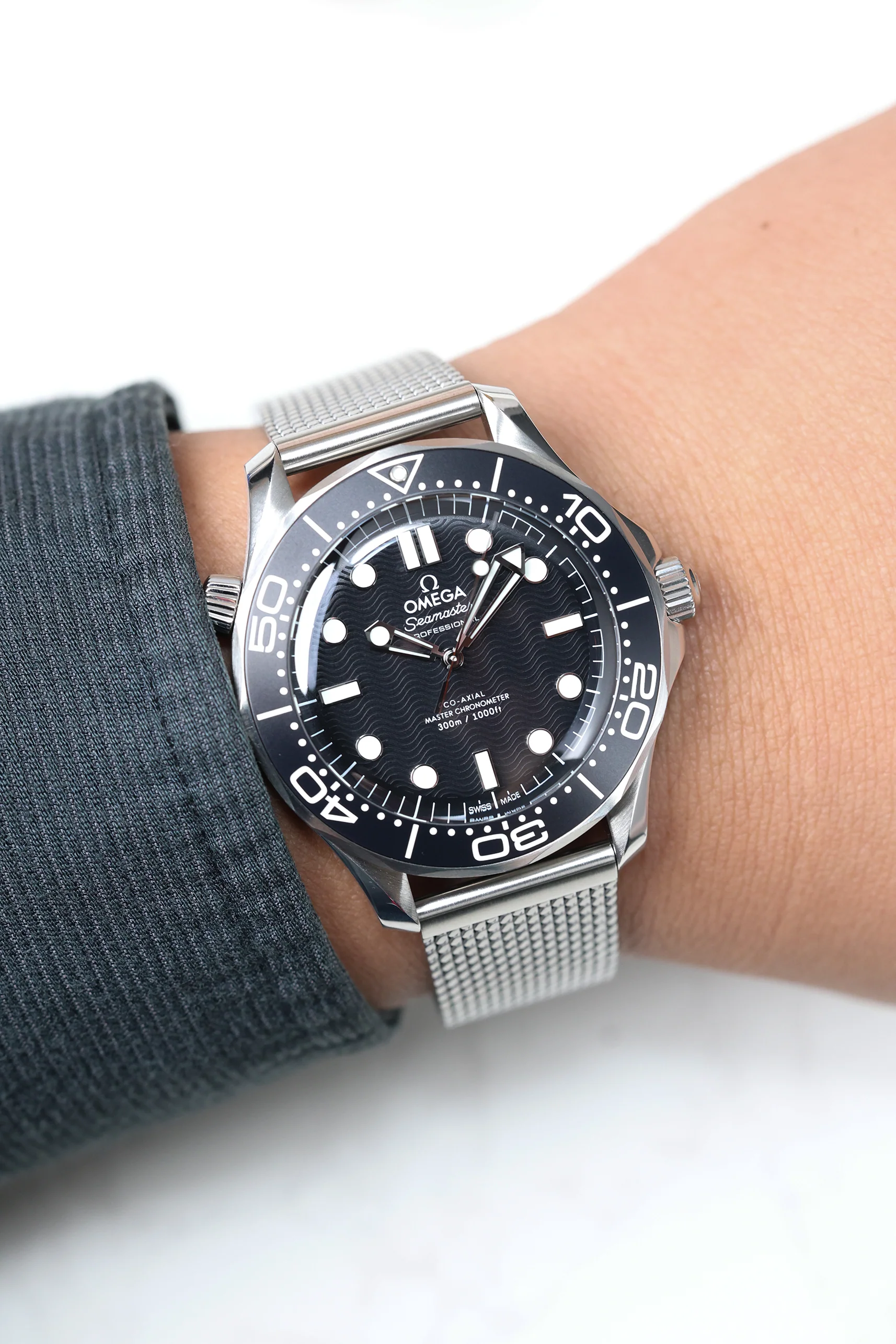 Omega Seamaster Diver 300m "No-Date" Co-Axial Master Chronometer 42mm 2025 [Preowned] - Image 6
