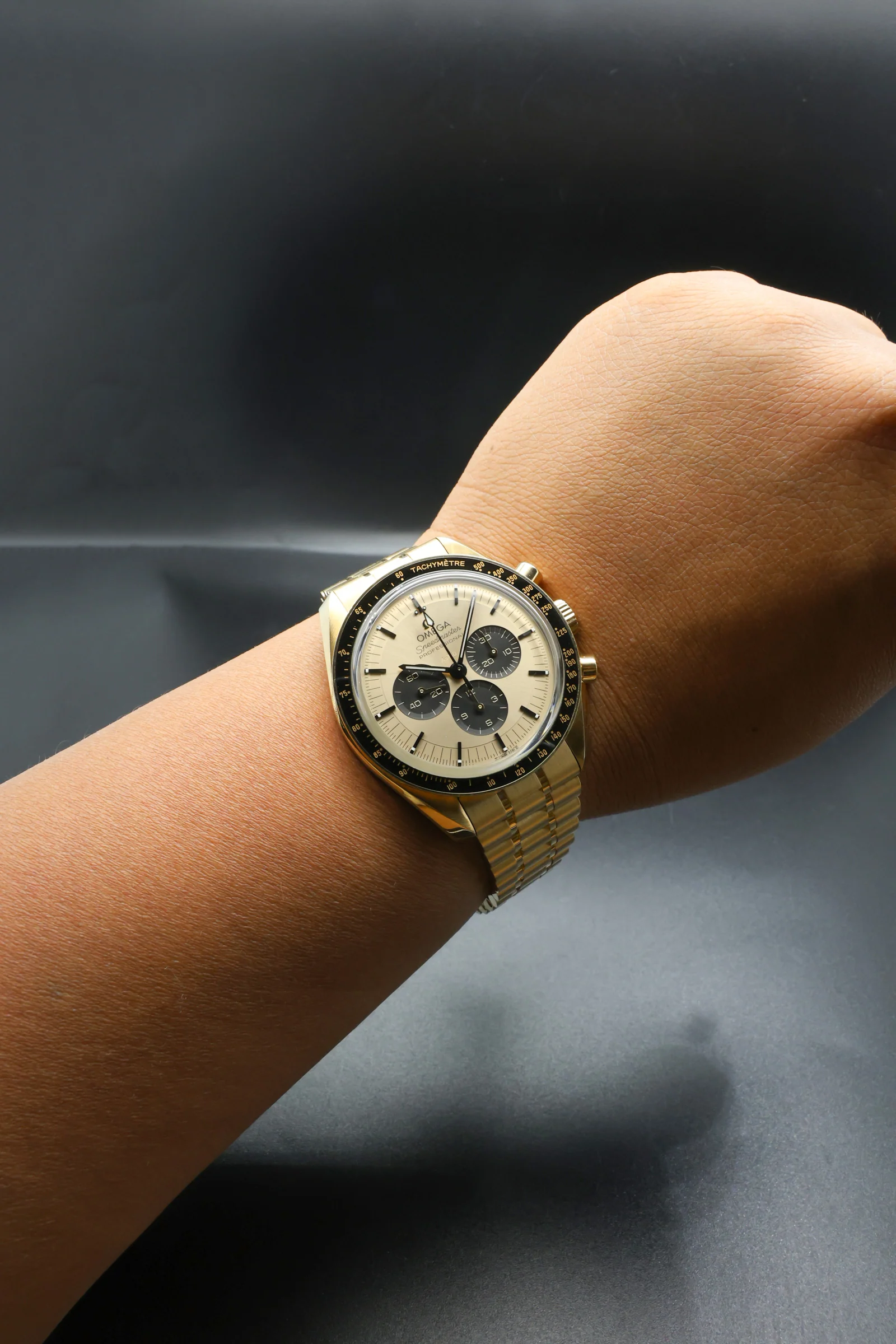 Omega Speedmaster Moonwatch Moonshine Gold 310.60.42.50.99.002 2023 [Preowned] - Image 2