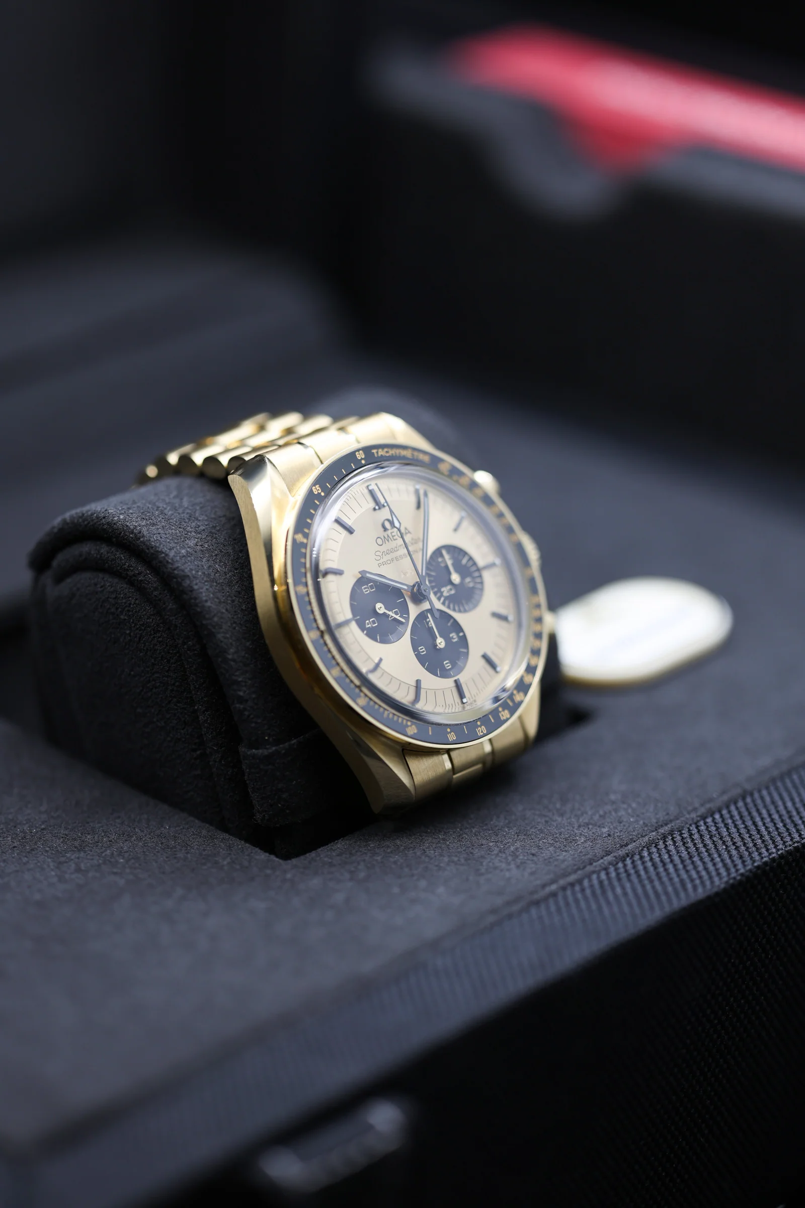Omega Speedmaster Moonwatch Moonshine Gold 310.60.42.50.99.002 2023 [Preowned] - Image 4