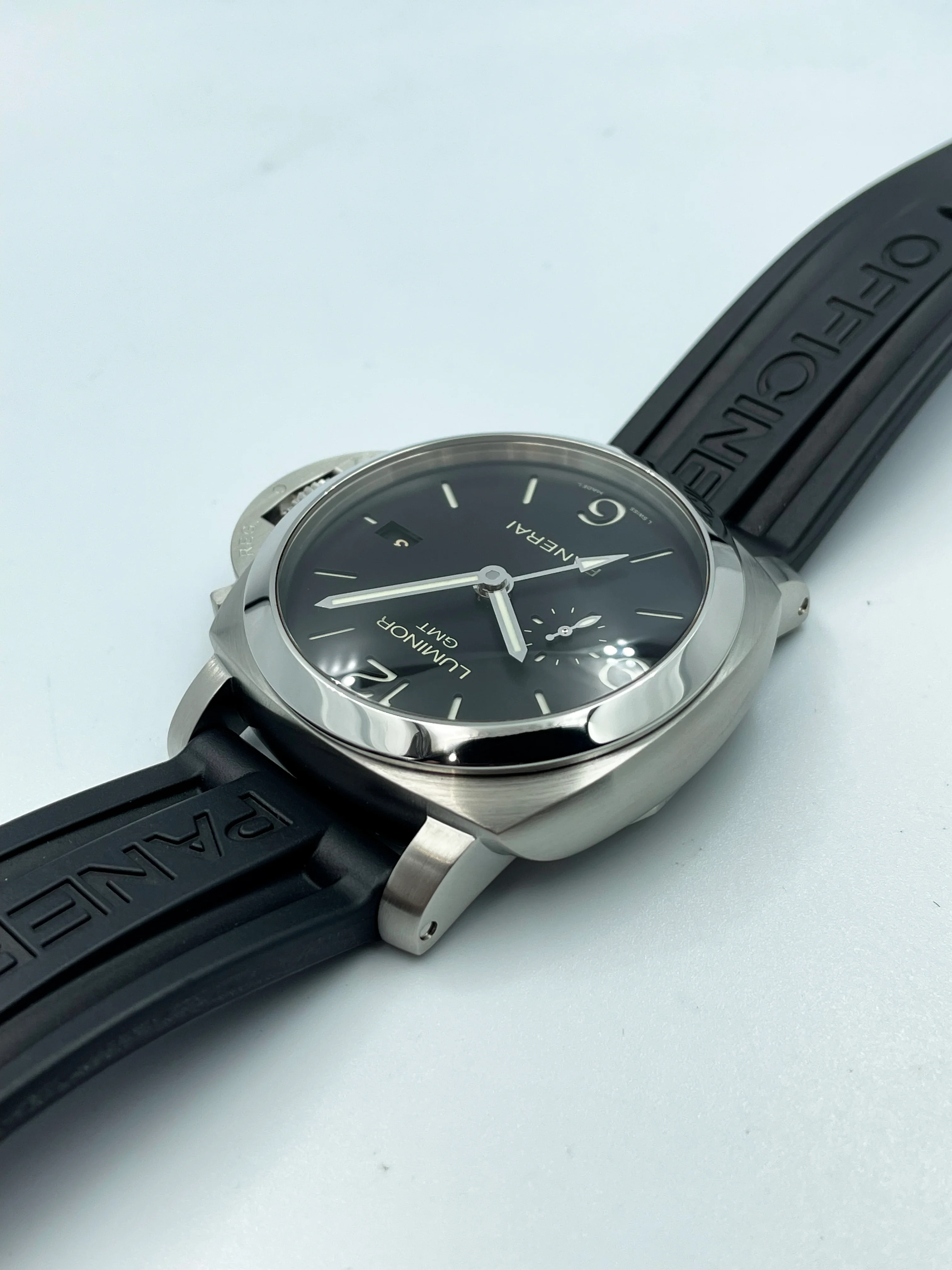 Panerai Luminor 1950 3 Days GMT Auto 44mm PAM00320 2015 [Preowned] - Image 11