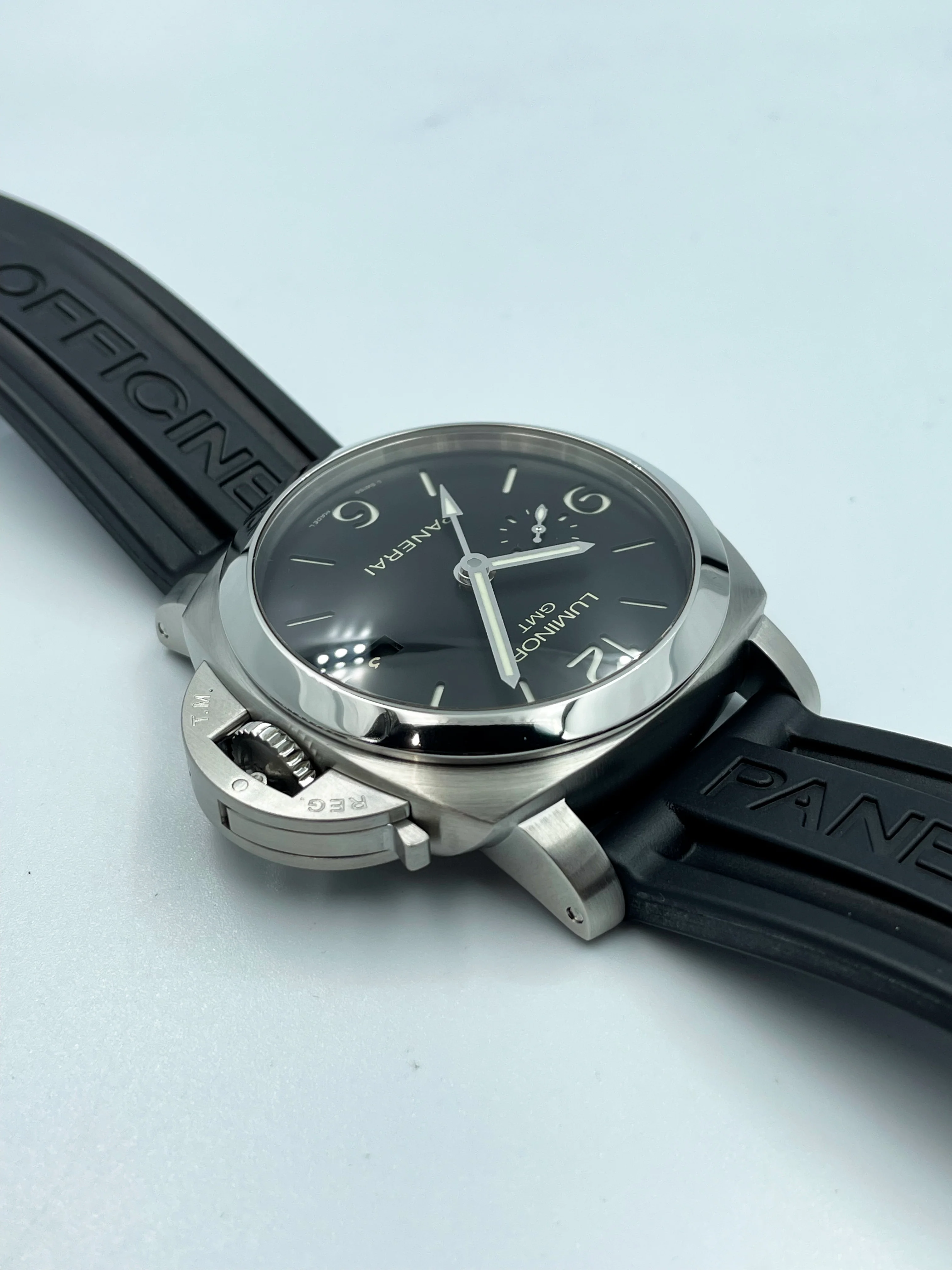 Panerai Luminor 1950 3 Days GMT Auto 44mm PAM00320 2015 [Preowned] - Image 13