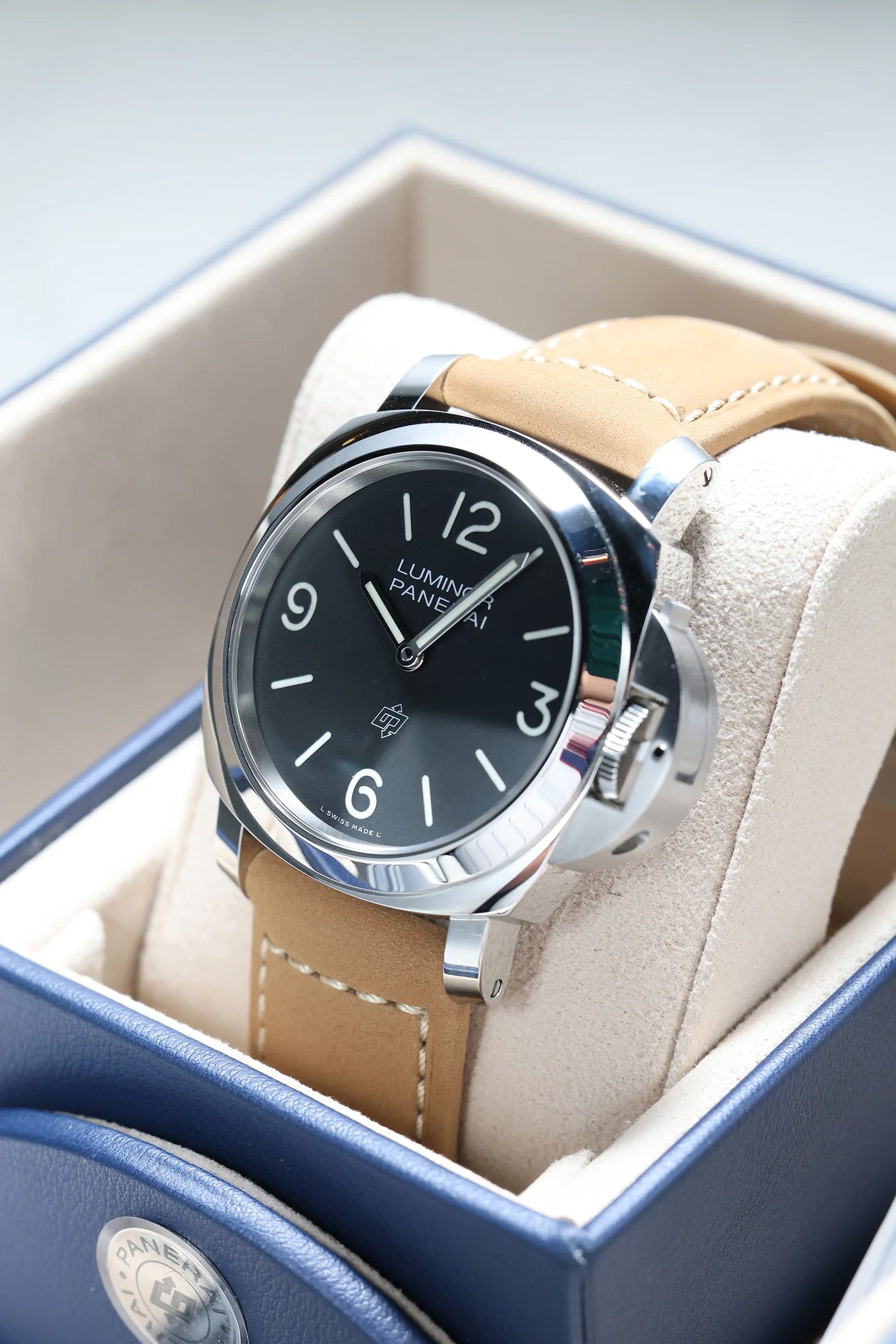 Panerai Luminor Base Logo 3 Days 44mm PAM01086 2025 [Preowned] - Image 8