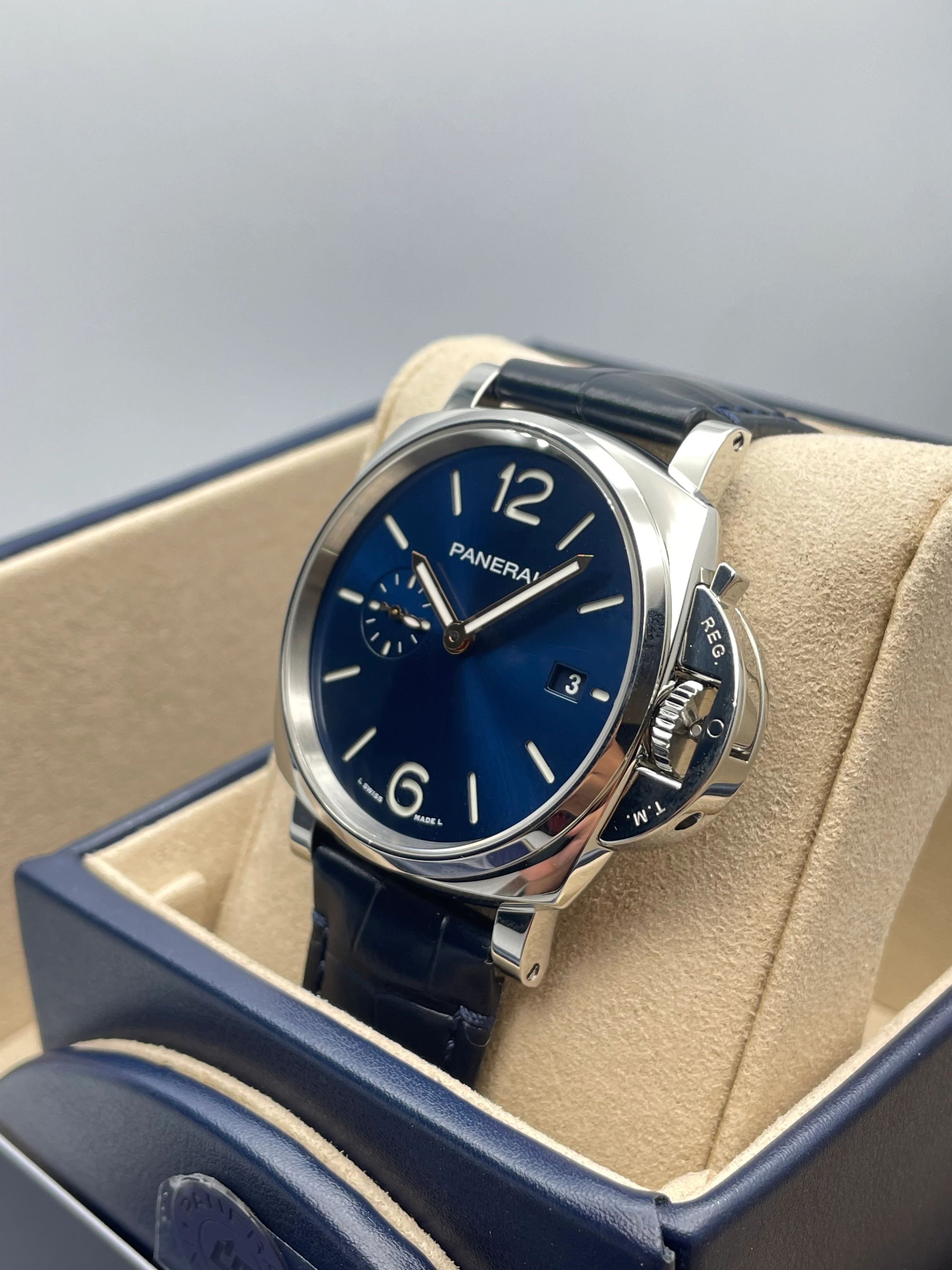 Panerai Luminor Due Prada 42mm 3 Days PAM01429 2024 [Preowned] - Image 6