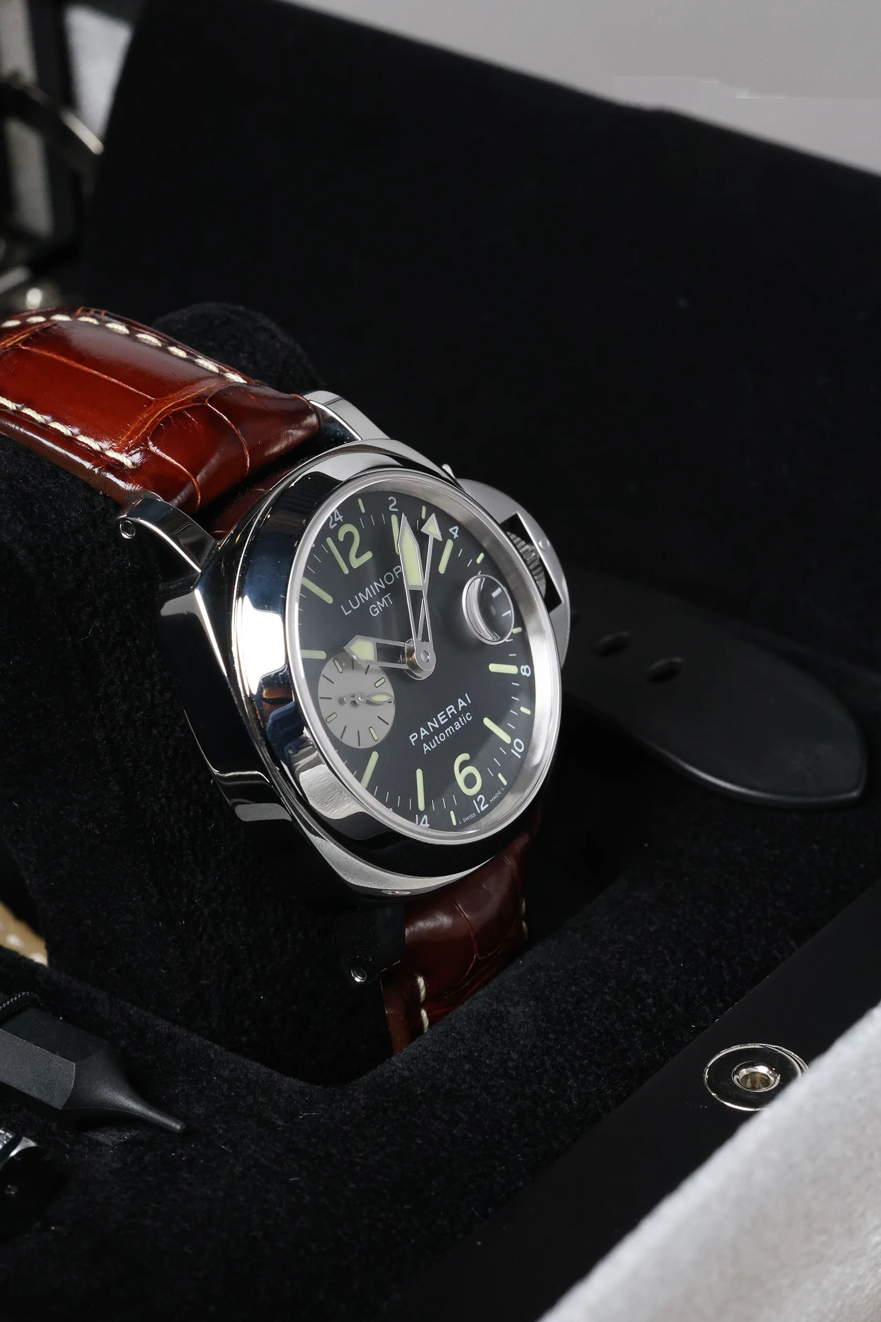 Panerai Luminor GMT Automatic PAM00088 44mm 2015 [Preowned] - Image 10