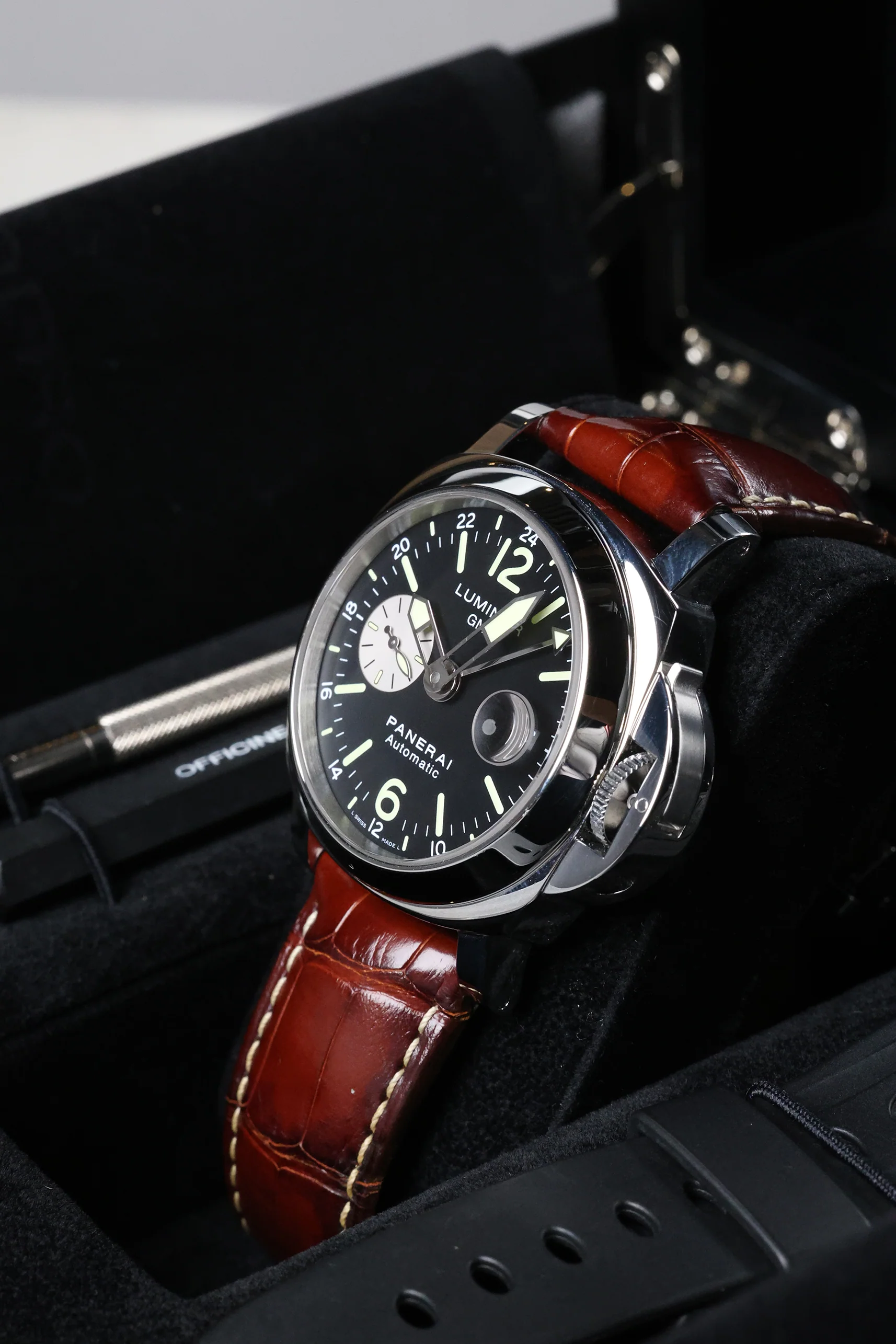 Panerai Luminor GMT Automatic PAM00088 44mm 2015 [Preowned] - Image 9