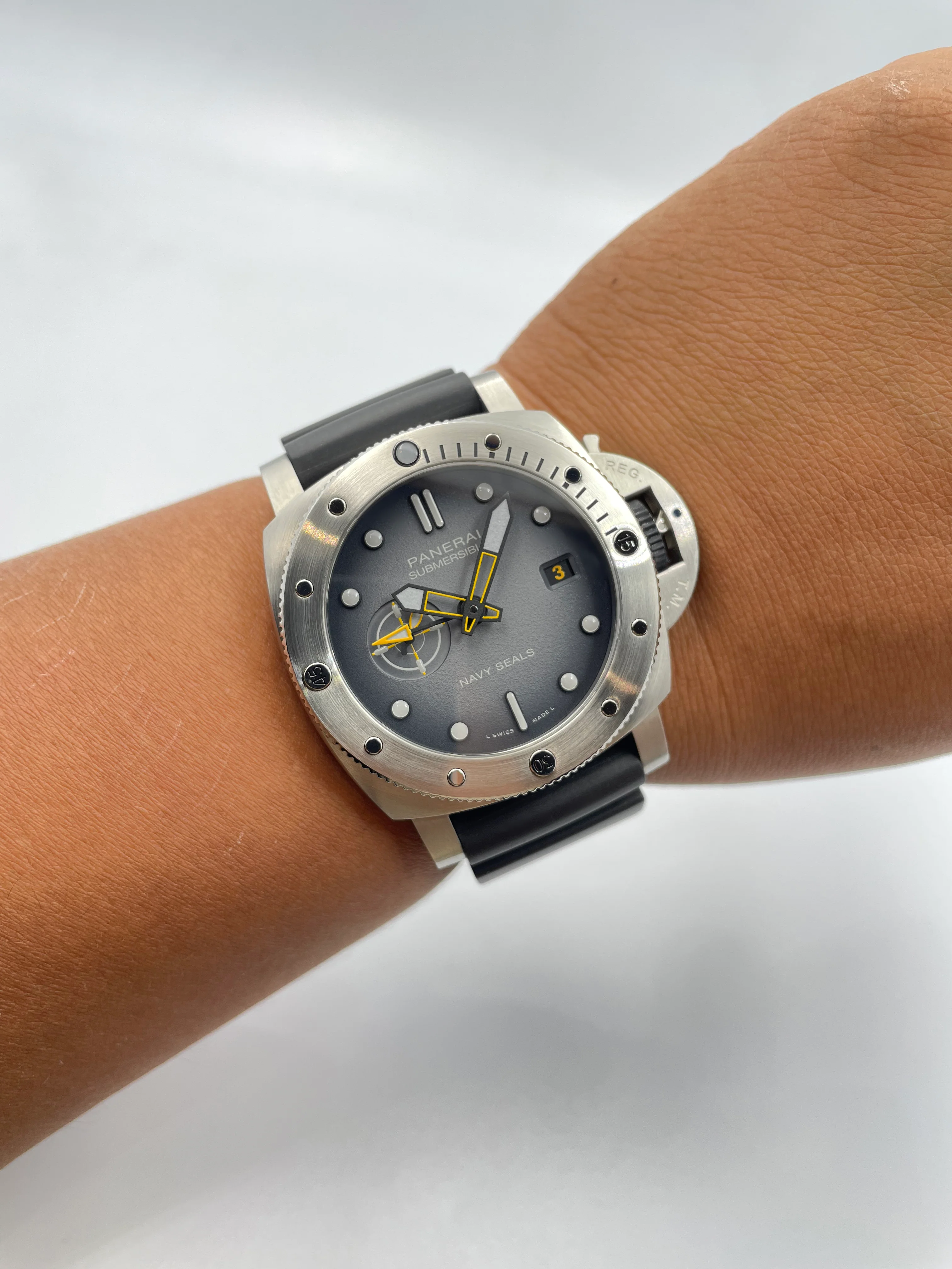 Panerai Submersible GMT Navy SEALs 44mm PAM01323 2023 [Preowned] - Image 4