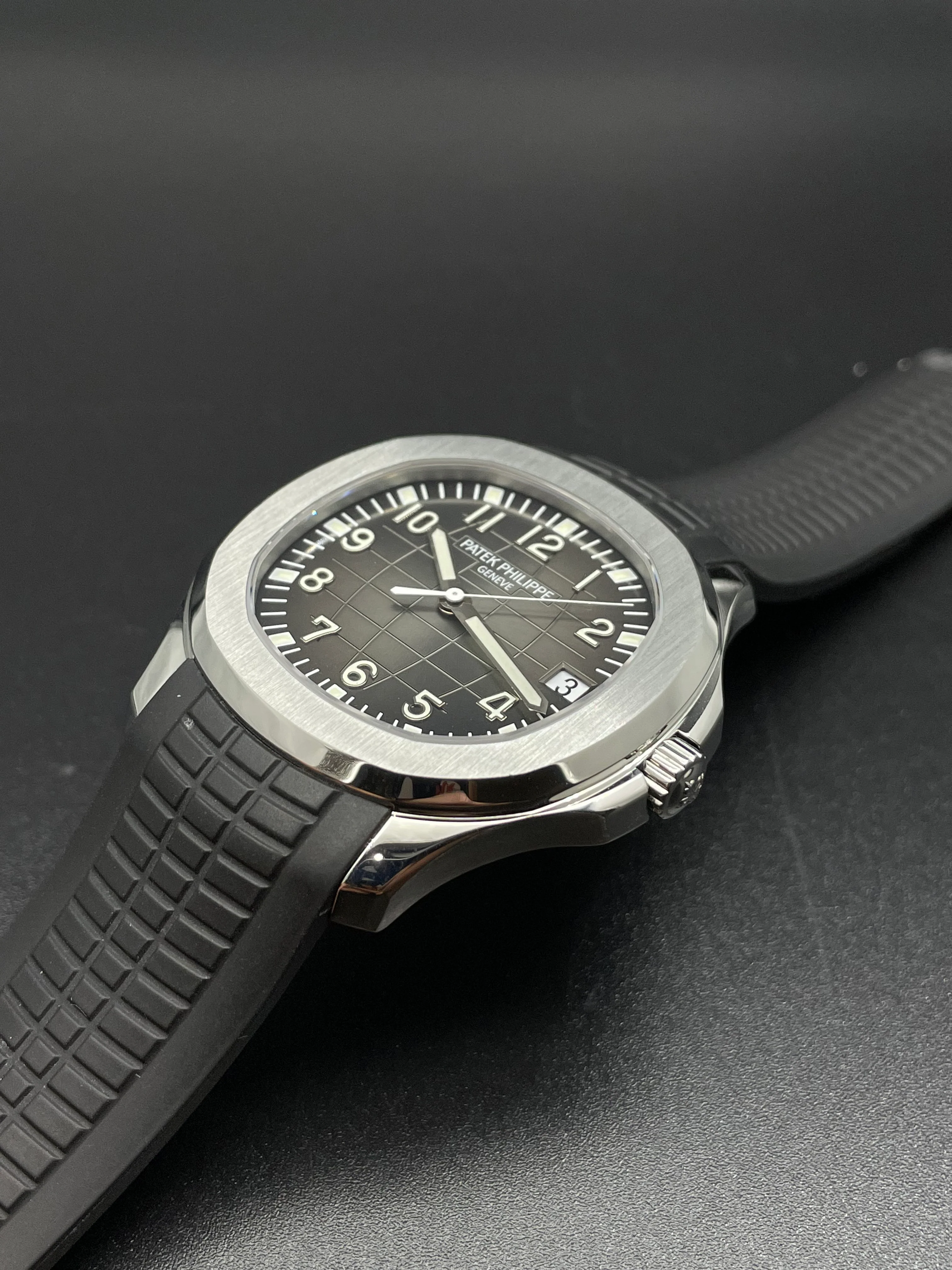 Patek Philippe Aquanaut Date Black Dial 5167A 2018 [Preowned] - Image 12