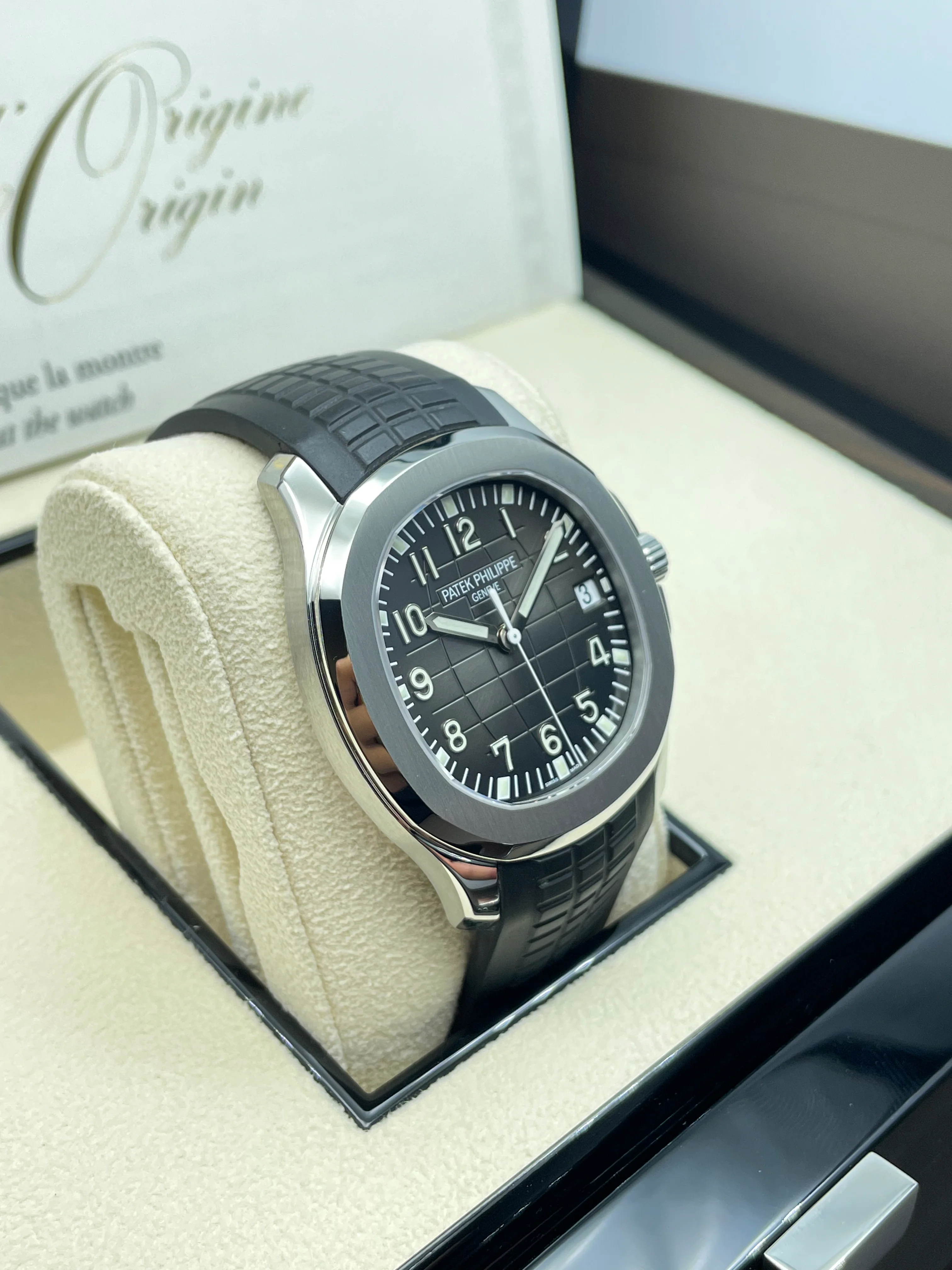 Patek Philippe Aquanaut Date Black Dial 5167A 2018 [Preowned] - Image 5