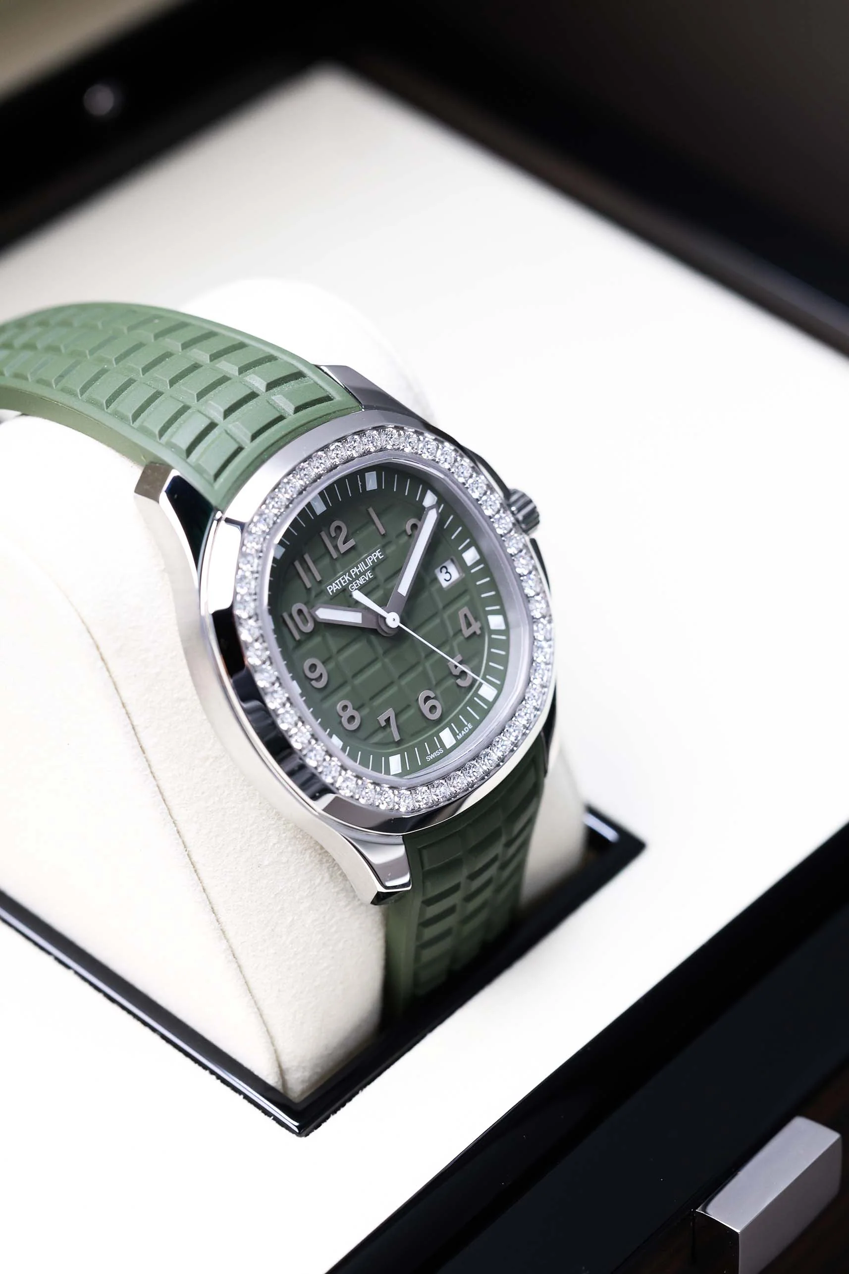 Patek Philippe Aquanaut Green Luce Diamond Set 5267/200A-011 - Image 10