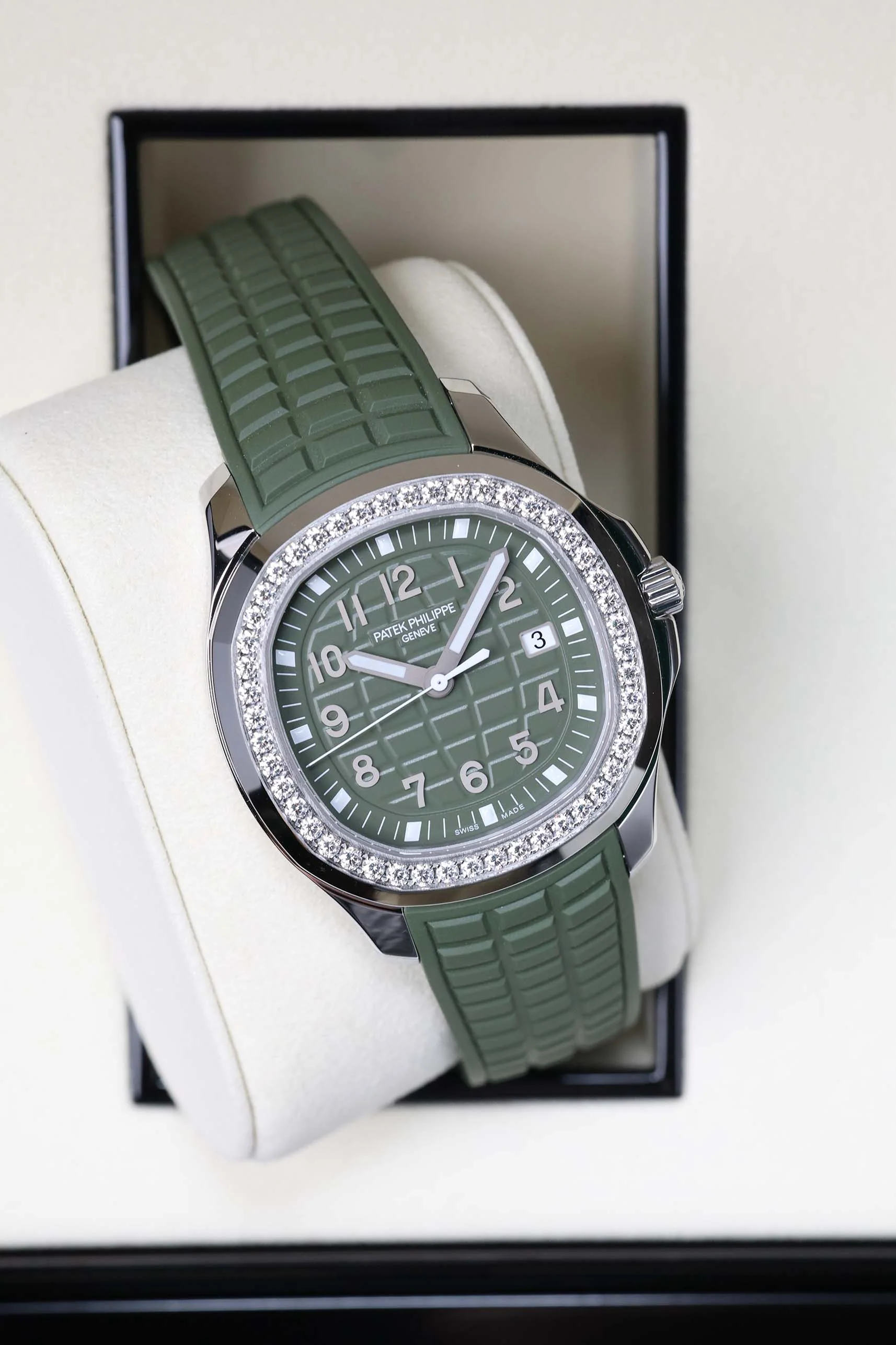 Patek Philippe Aquanaut Green Luce Diamond Set 5267/200A-011 - Image 8