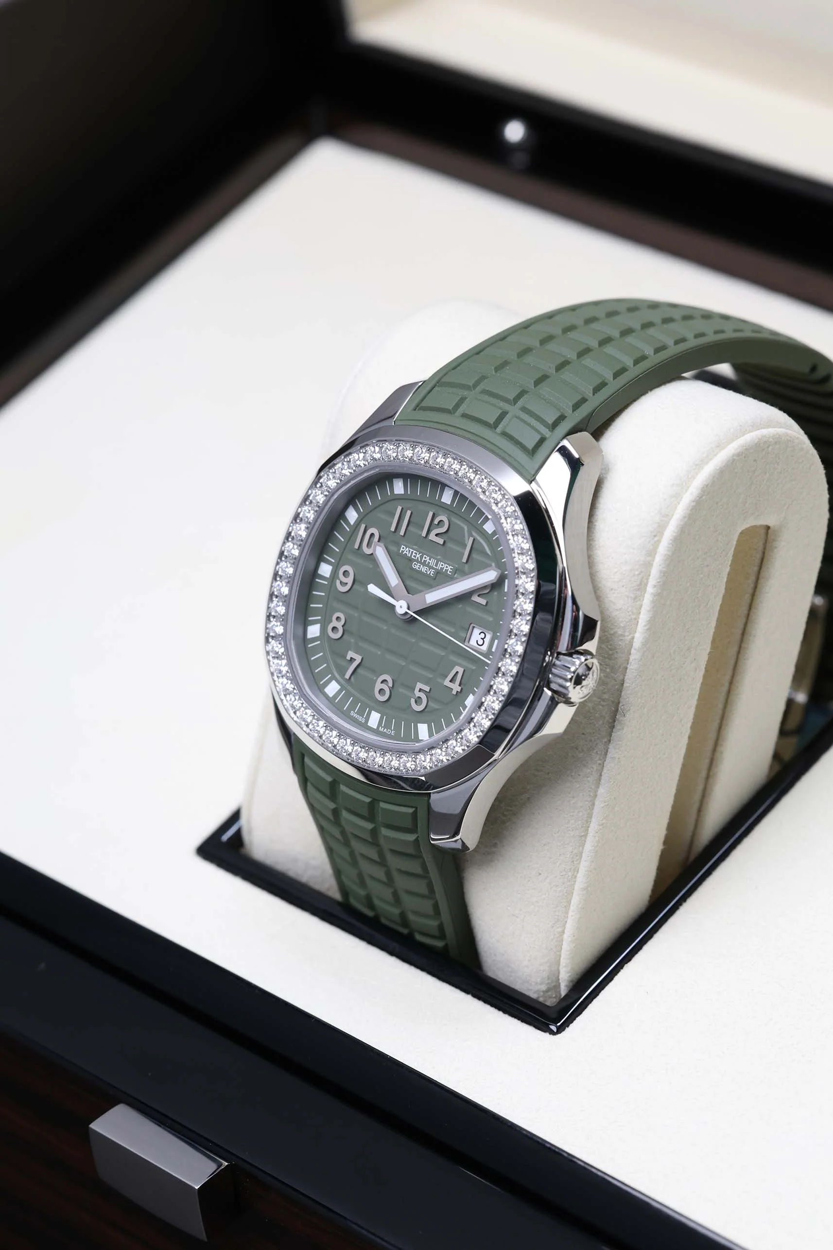 Patek Philippe Aquanaut Green Luce Diamond Set 5267/200A-011 - Image 9