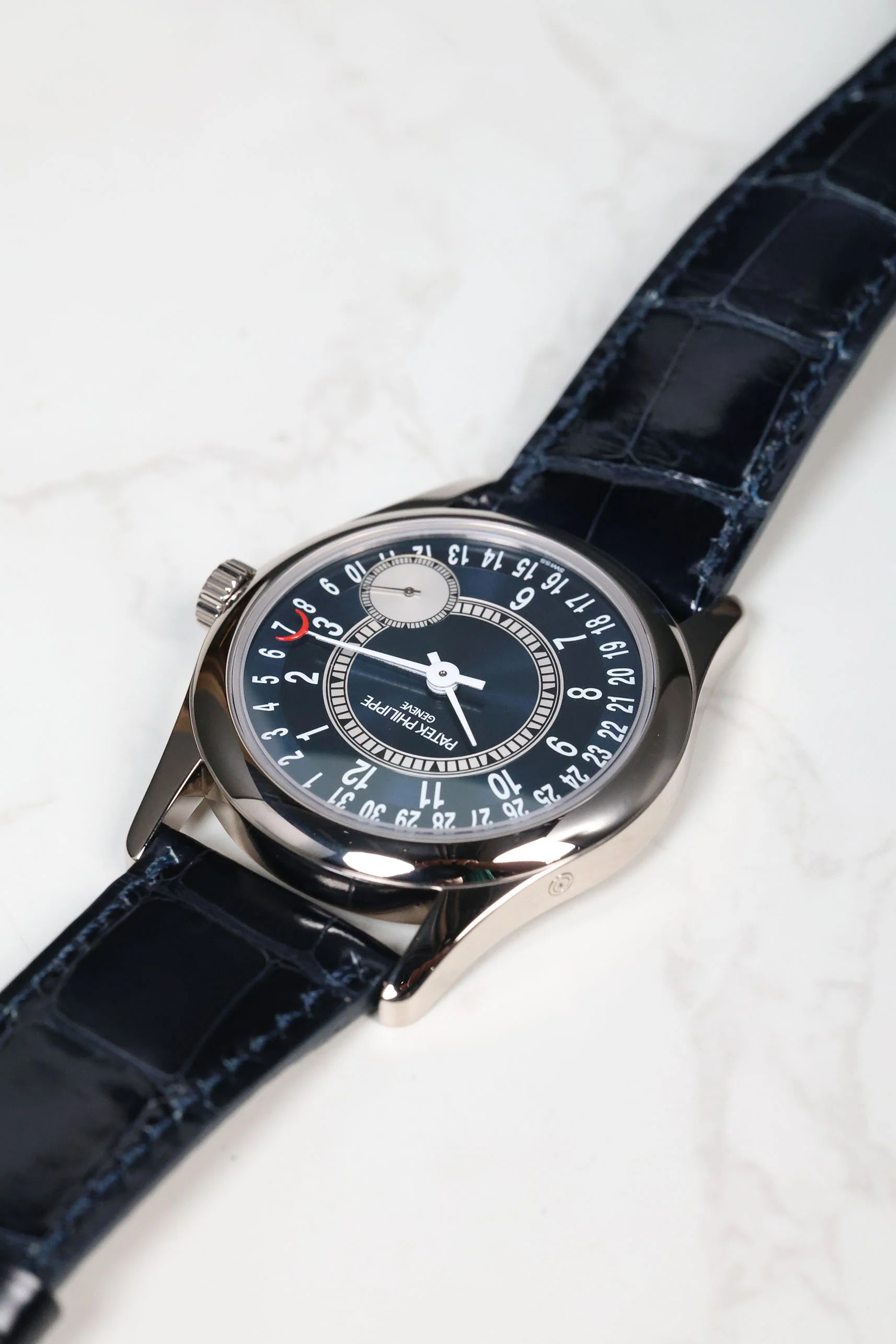 Patek Philippe Calatrava 37mm 6000G-012 2017 [Preowned] - Image 13