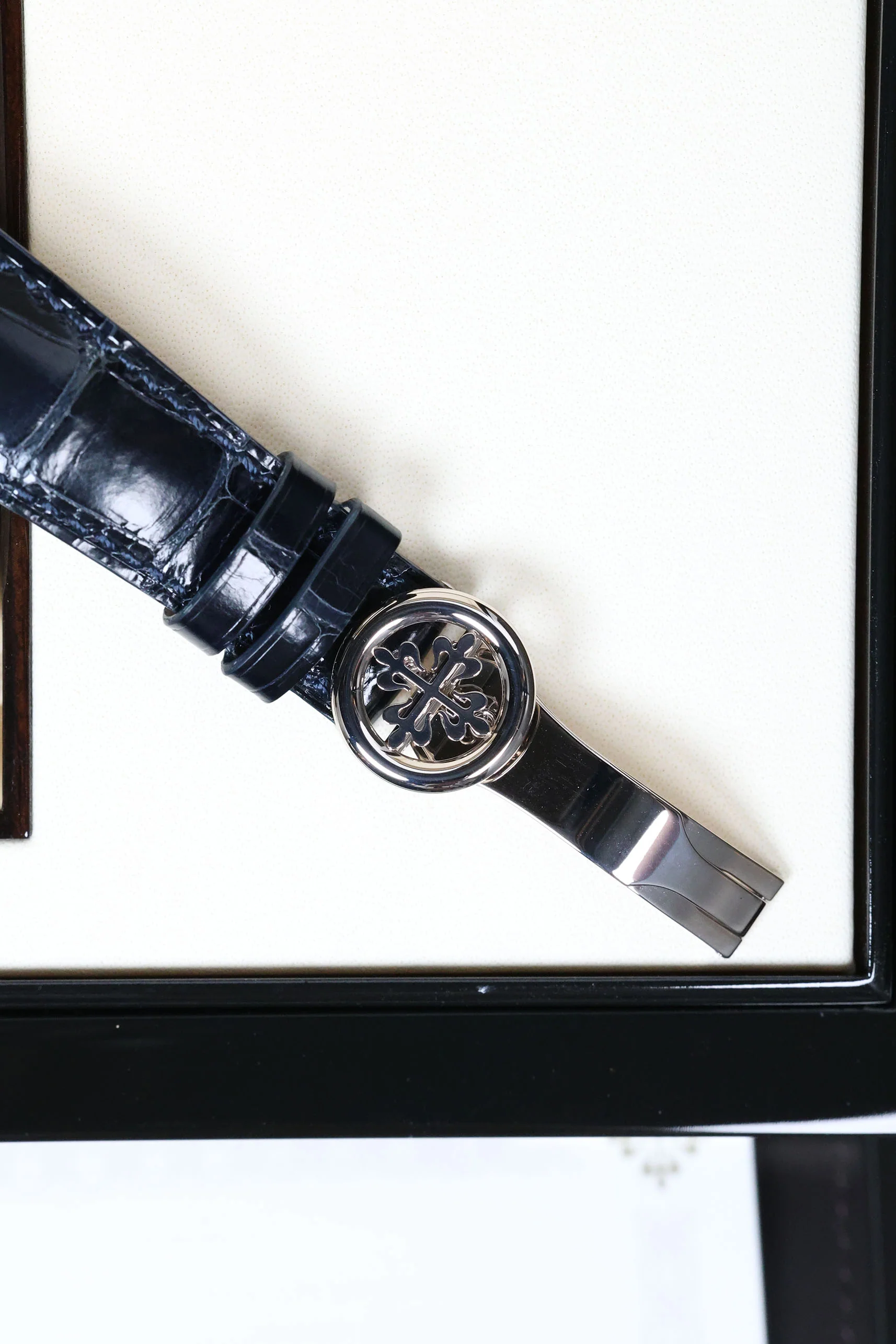 Patek Philippe Calatrava 37mm 6000G-012 2017 [Preowned] - Image 18