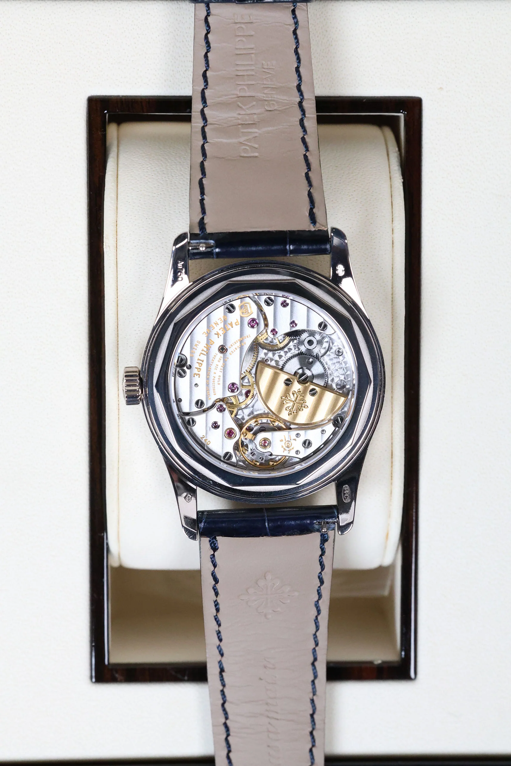 Patek Philippe Calatrava 37mm 6000G-012 2017 [Preowned] - Image 19