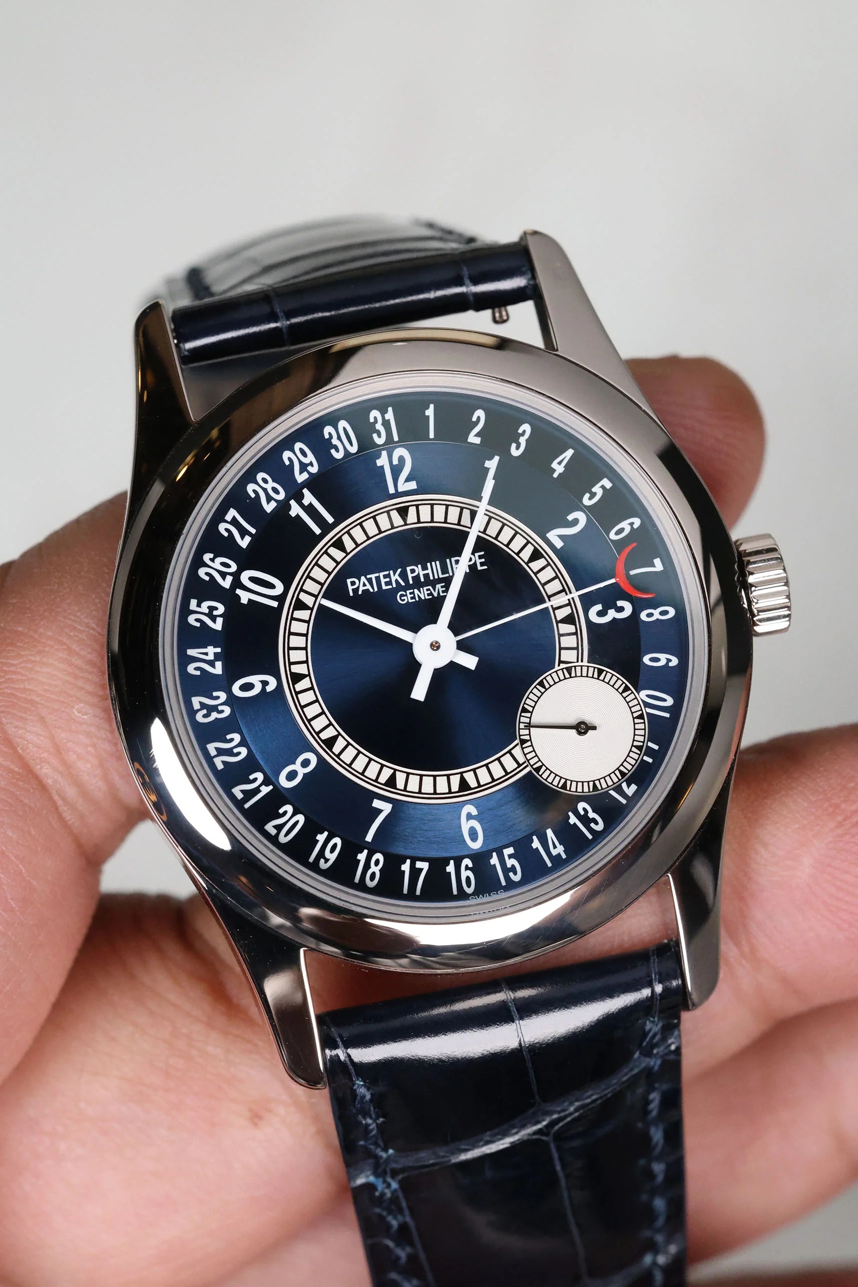 Patek Philippe Calatrava 37mm 6000G-012 2017 [Preowned] - Image 6