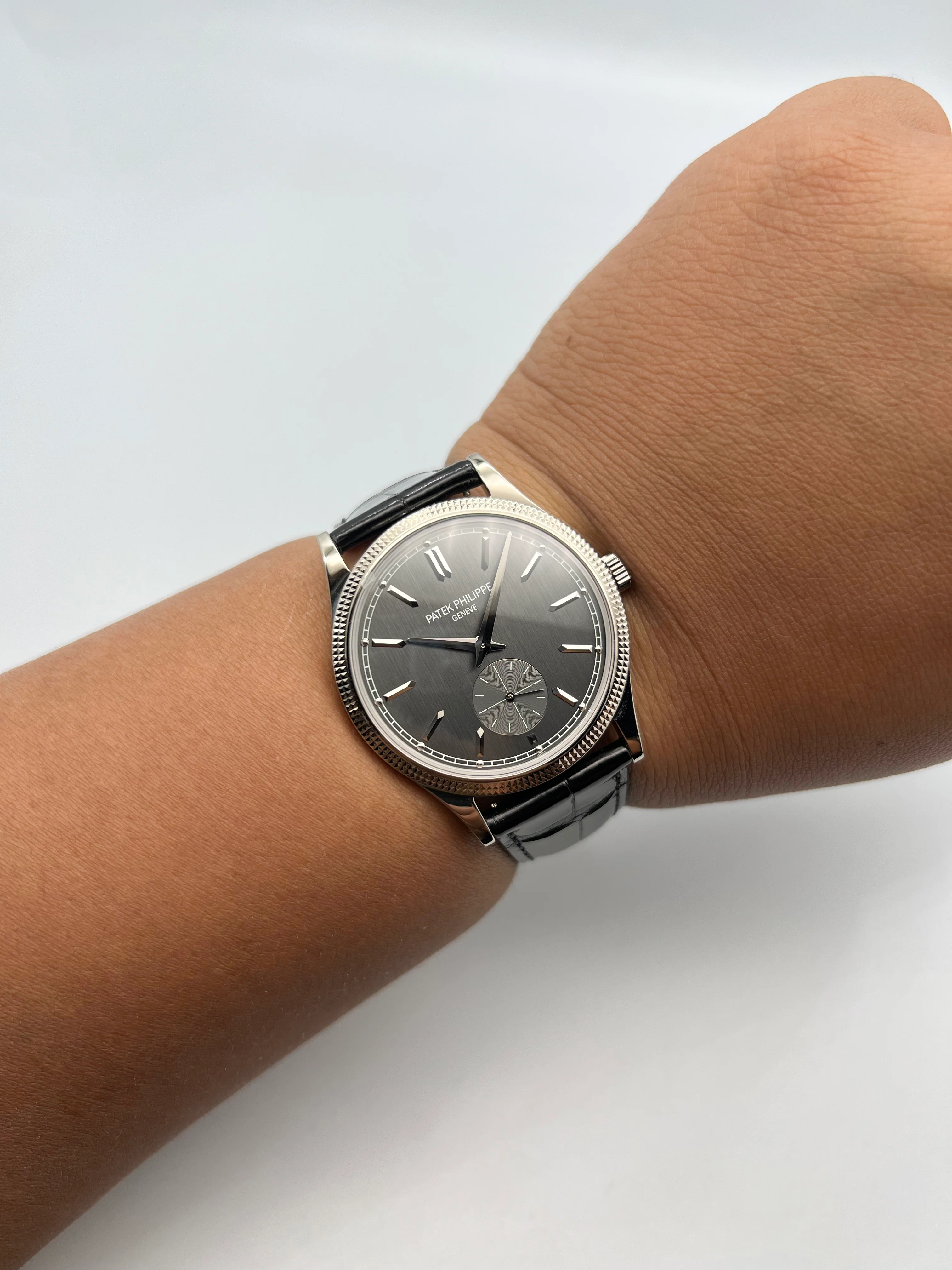 Patek Philippe Calatrava 39mm 6119G-001 2024 [Preowned] - Image 5