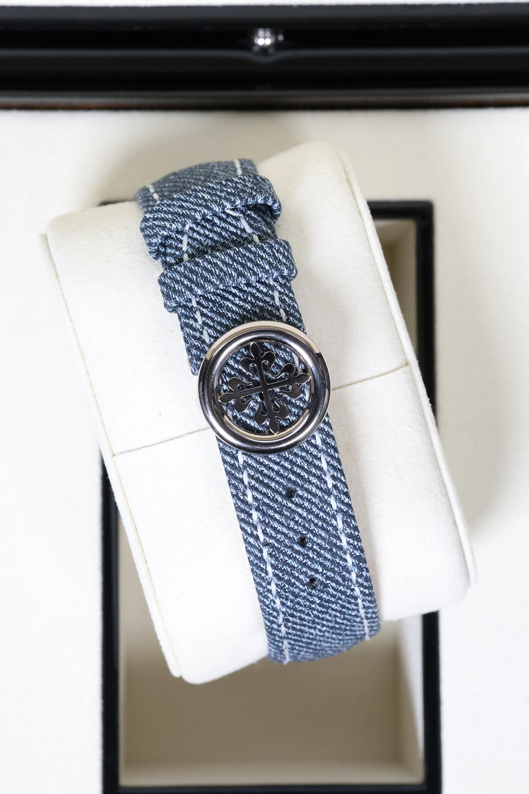 Patek Philippe Complications World Time 5330G-001 - Image 13