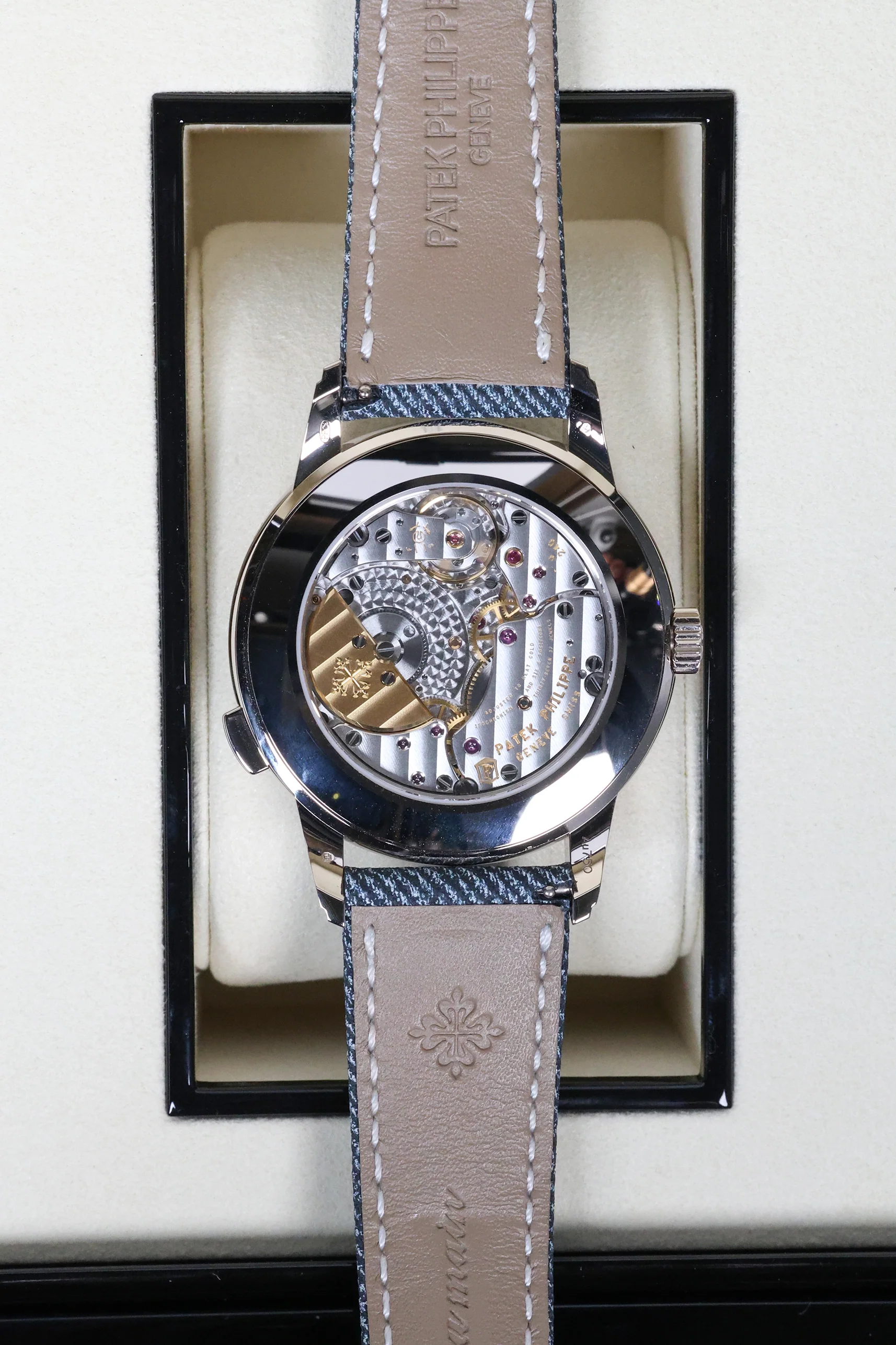 Patek Philippe Complications World Time 5330G-001 - Image 14