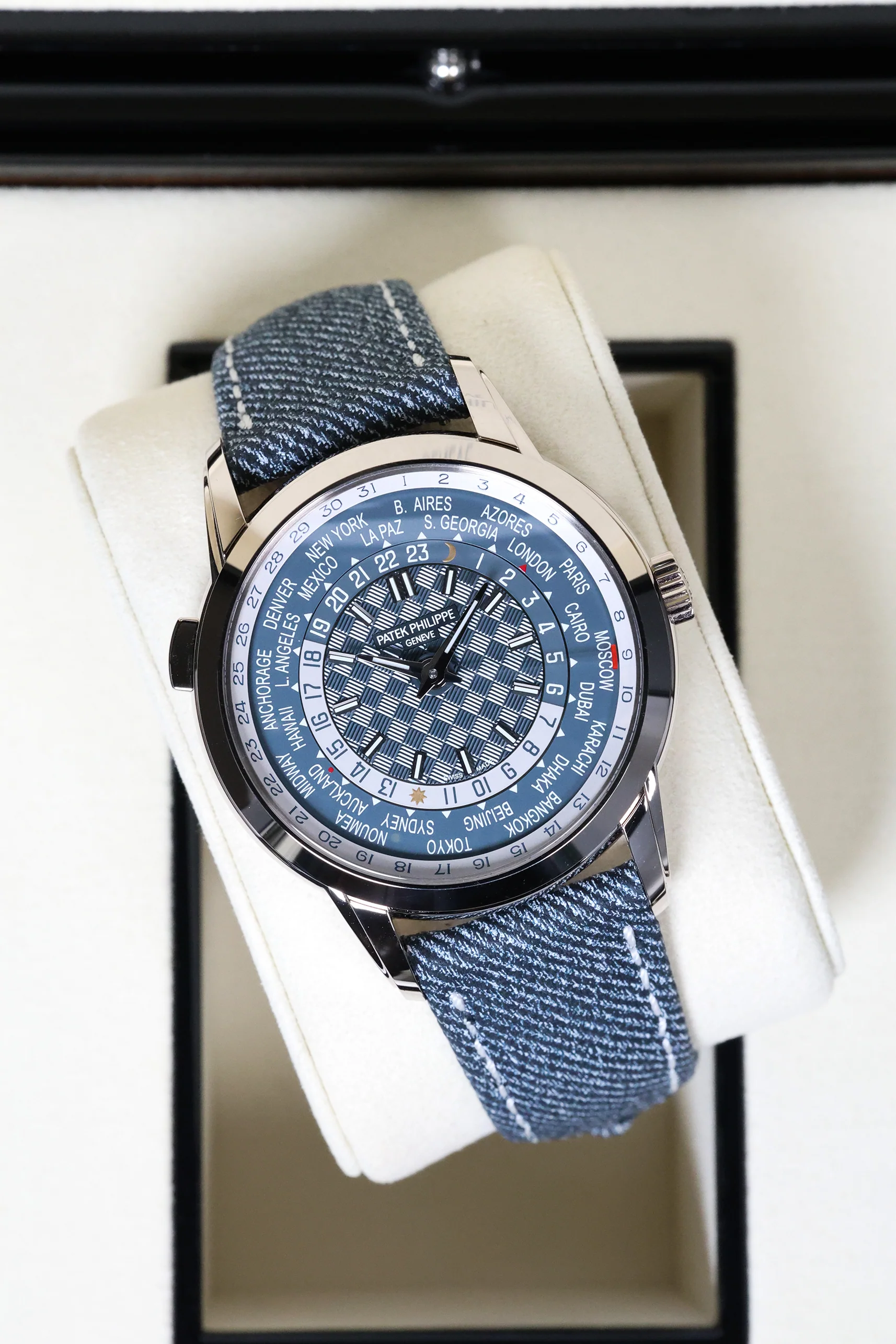 Patek Philippe Complications World Time 5330G-001 - Image 8