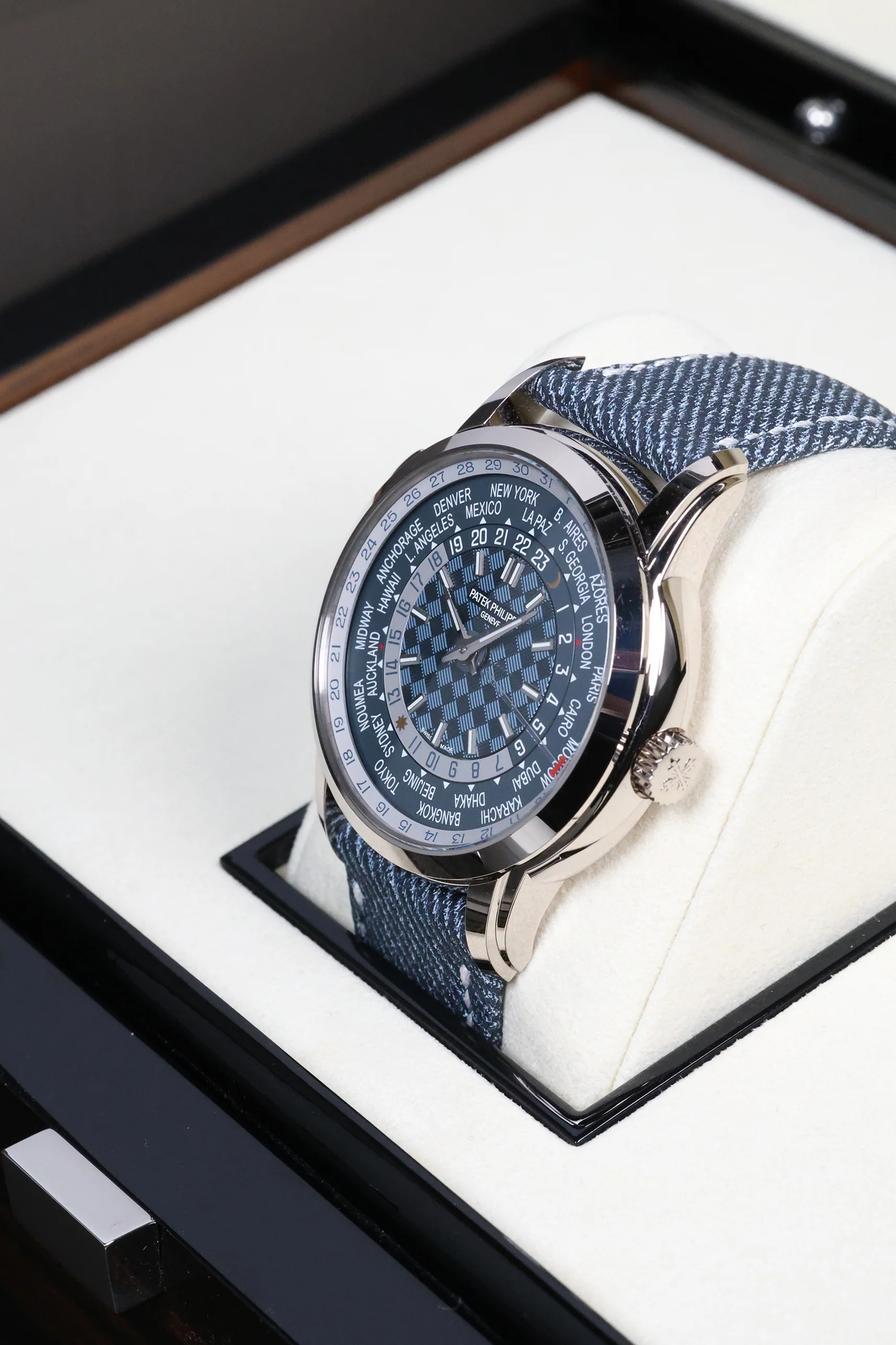Patek Philippe Complications World Time 5330G-001 - Image 9