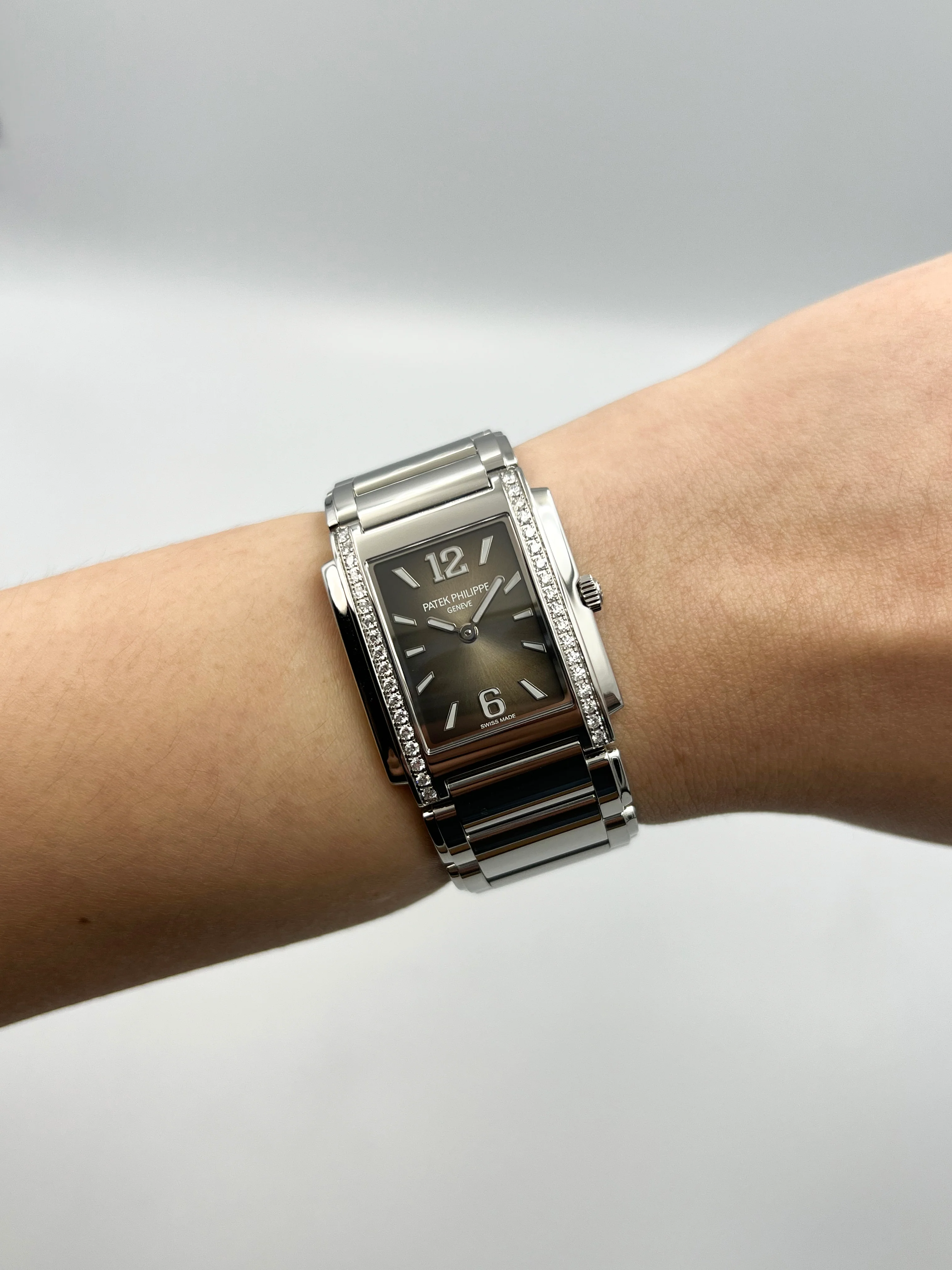 Patek Philippe Twenty-4 Gray Sunburst Dial 4910/1200A - Image 2
