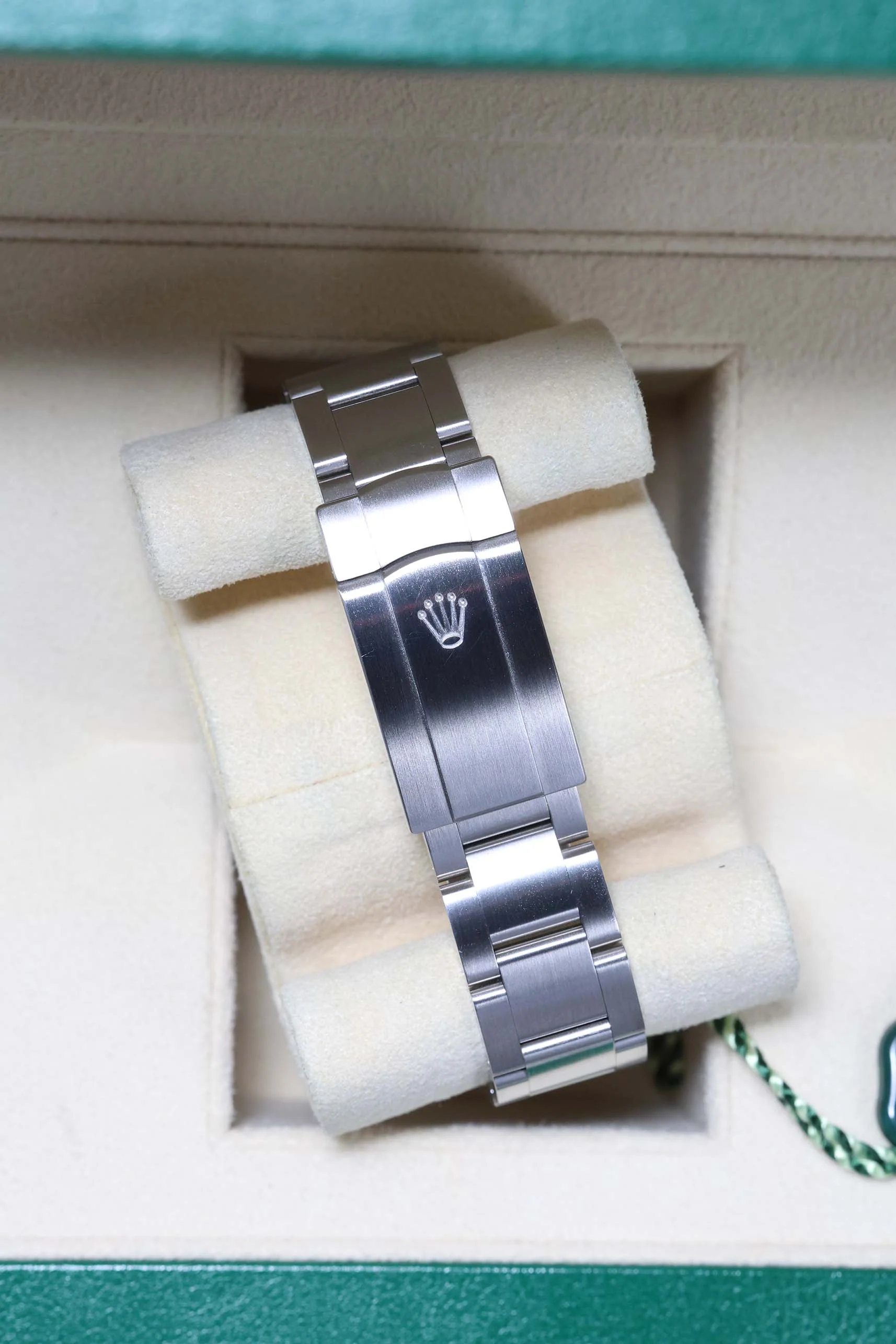 Rolex Oyster Perpetual 36mm Bright Blue 126000 2025 [Preowned] - Image 17