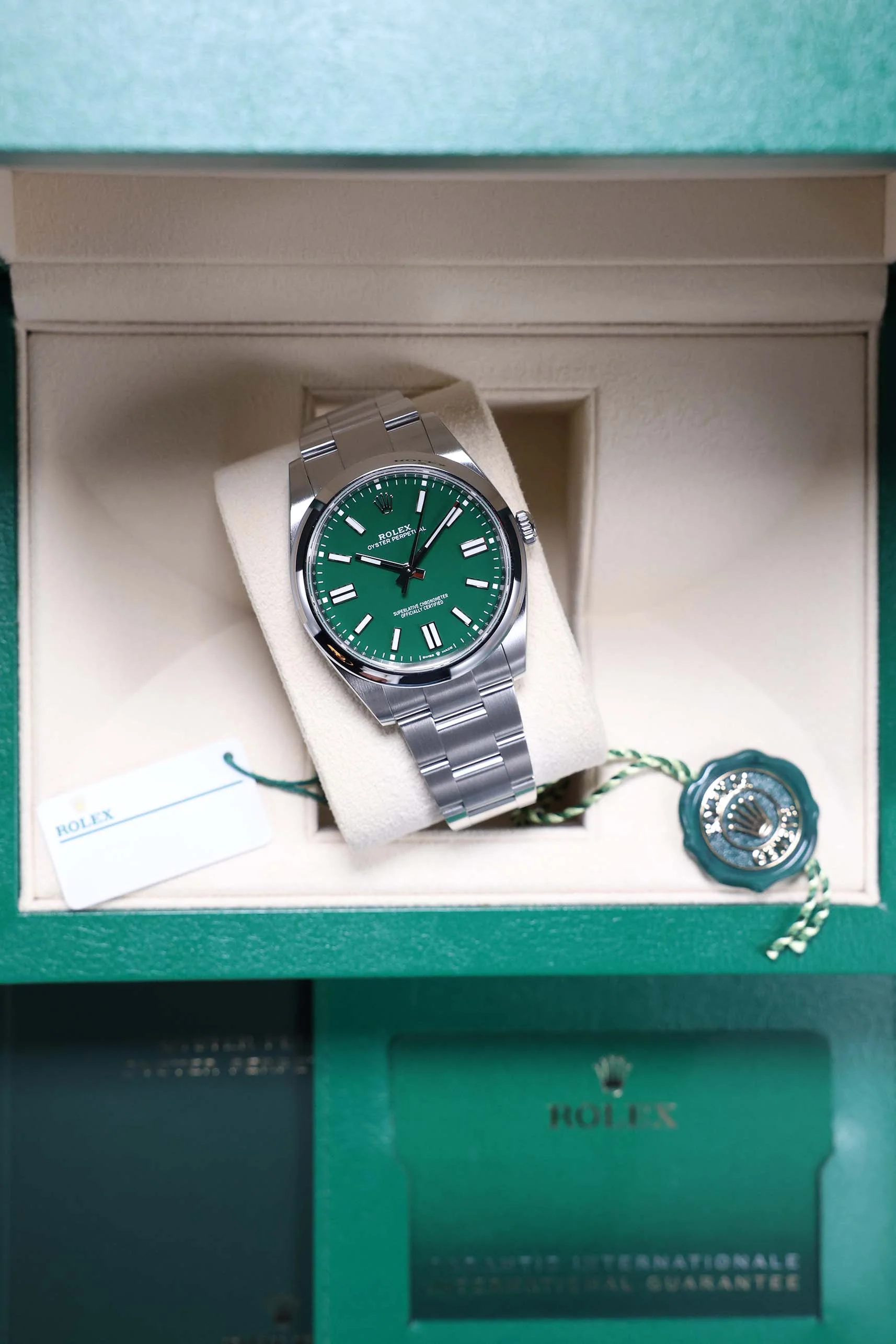 Rolex Oyster Perpetual 41mm Green 124300 2022 [Preowned] - Image 14